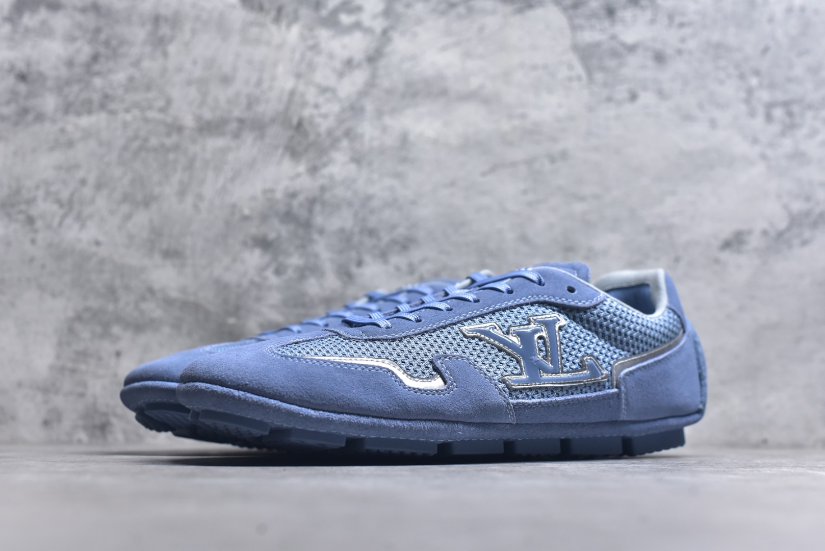 图片[2]-#LV路易威登 L家 驴牌 最新Rally系列 网面 休闲 运动鞋 豆豆鞋 原版购入开发 做货 本款 LV Rally 运动鞋拼接绒面牛皮革和网格面料，为驾驶鞋构型融入橡胶垫外底，成就舒软与轻盈兼备的摩登之选。侧面 LV 字母、后部手写体路易威登标识，以及鞋舌与外底的 Vuitton 标识共同烙下品牌印记 配送专柜精美包装🛍📦 ▪️面料： 原版定制进口网面+牛皮 ▪️内里： 原版定制透气网里 ▪️大底： 原版开模防滑橡胶材质 ▪️底厚： 2CM ▪️尺码： 男款39-45-选品中心