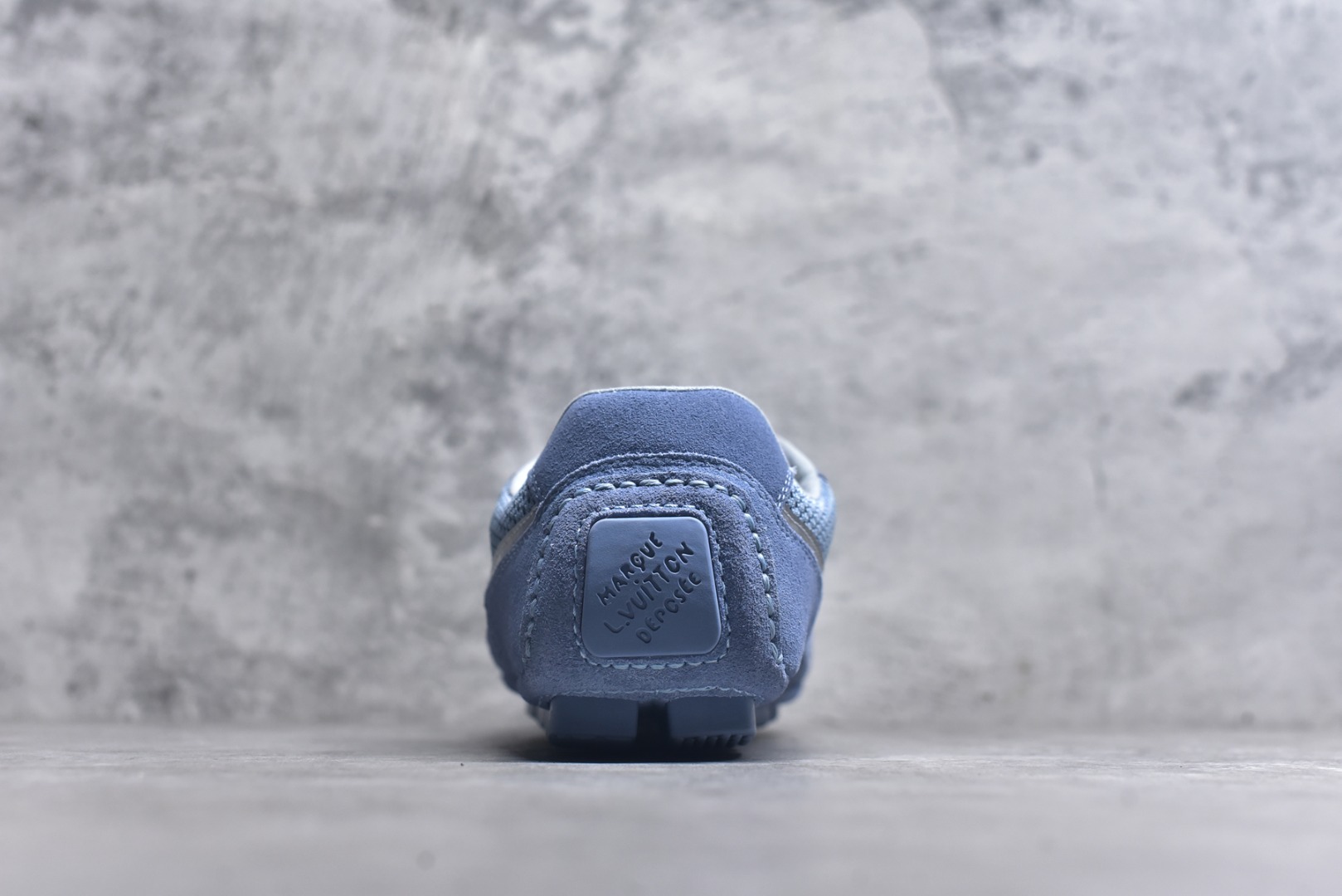 图片[5]-#LV路易威登 L家 驴牌 最新Rally系列 网面 休闲 运动鞋 豆豆鞋 原版购入开发 做货 本款 LV Rally 运动鞋拼接绒面牛皮革和网格面料，为驾驶鞋构型融入橡胶垫外底，成就舒软与轻盈兼备的摩登之选。侧面 LV 字母、后部手写体路易威登标识，以及鞋舌与外底的 Vuitton 标识共同烙下品牌印记 配送专柜精美包装🛍📦 ▪️面料： 原版定制进口网面+牛皮 ▪️内里： 原版定制透气网里 ▪️大底： 原版开模防滑橡胶材质 ▪️底厚： 2CM ▪️尺码： 男款39-45-选品中心