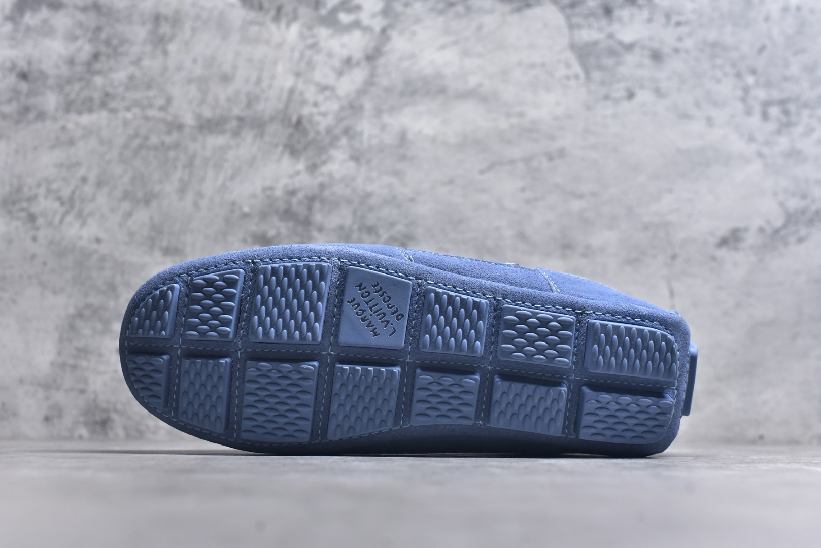 图片[6]-#LV路易威登 L家 驴牌 最新Rally系列 网面 休闲 运动鞋 豆豆鞋 原版购入开发 做货 本款 LV Rally 运动鞋拼接绒面牛皮革和网格面料，为驾驶鞋构型融入橡胶垫外底，成就舒软与轻盈兼备的摩登之选。侧面 LV 字母、后部手写体路易威登标识，以及鞋舌与外底的 Vuitton 标识共同烙下品牌印记 配送专柜精美包装🛍📦 ▪️面料： 原版定制进口网面+牛皮 ▪️内里： 原版定制透气网里 ▪️大底： 原版开模防滑橡胶材质 ▪️底厚： 2CM ▪️尺码： 男款39-45-选品中心