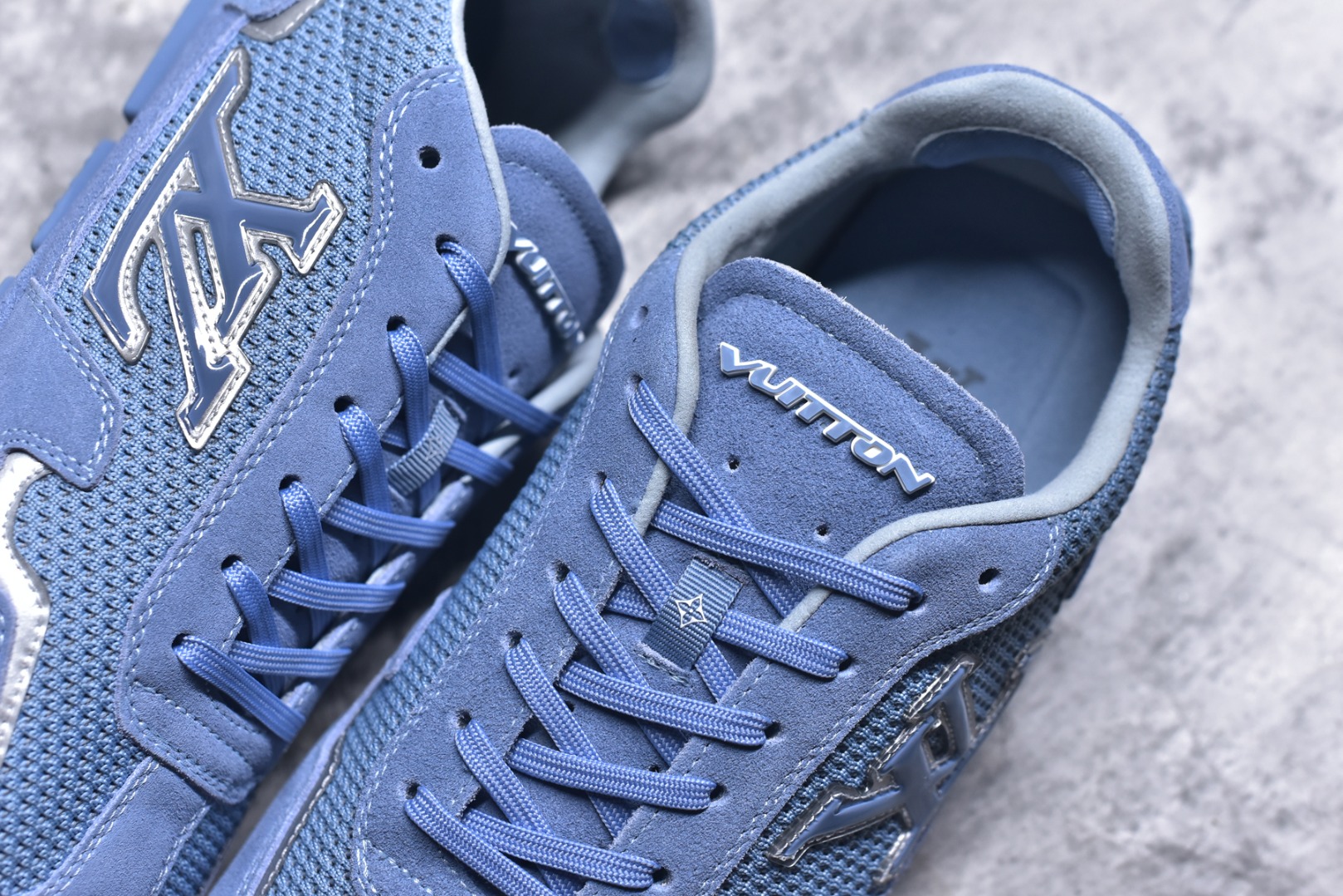 图片[9]-#LV路易威登 L家 驴牌 最新Rally系列 网面 休闲 运动鞋 豆豆鞋 原版购入开发 做货 本款 LV Rally 运动鞋拼接绒面牛皮革和网格面料，为驾驶鞋构型融入橡胶垫外底，成就舒软与轻盈兼备的摩登之选。侧面 LV 字母、后部手写体路易威登标识，以及鞋舌与外底的 Vuitton 标识共同烙下品牌印记 配送专柜精美包装🛍📦 ▪️面料： 原版定制进口网面+牛皮 ▪️内里： 原版定制透气网里 ▪️大底： 原版开模防滑橡胶材质 ▪️底厚： 2CM ▪️尺码： 男款39-45-选品中心