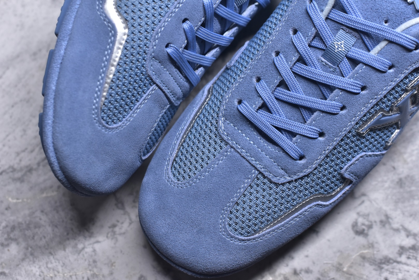 图片[8]-#LV路易威登 L家 驴牌 最新Rally系列 网面 休闲 运动鞋 豆豆鞋 原版购入开发 做货 本款 LV Rally 运动鞋拼接绒面牛皮革和网格面料，为驾驶鞋构型融入橡胶垫外底，成就舒软与轻盈兼备的摩登之选。侧面 LV 字母、后部手写体路易威登标识，以及鞋舌与外底的 Vuitton 标识共同烙下品牌印记 配送专柜精美包装🛍📦 ▪️面料： 原版定制进口网面+牛皮 ▪️内里： 原版定制透气网里 ▪️大底： 原版开模防滑橡胶材质 ▪️底厚： 2CM ▪️尺码： 男款39-45-选品中心