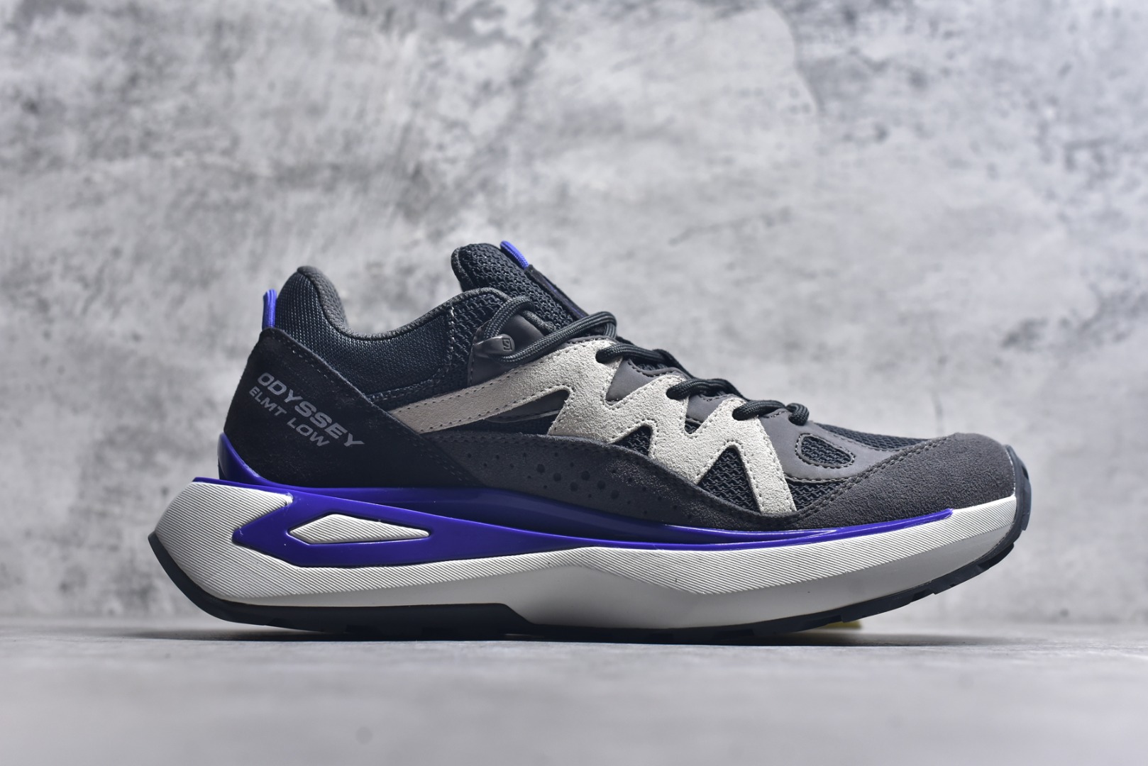 图片[3]-#Salomon 萨洛蒙 情侣款👫 户外都市潮流舒适休闲 减震 Odyssey Elmt 运动鞋 原版购入开发 做货 雷军同款Salomon 为越野鞋 ODYSSEY ELMT LOW 提供全新配色选项 Vanillalce，配备柔软的缓震泡棉中底，提供持久的舒适感 鞋底采用了AdvancedChassisTMM 稳定的底盘系统 为穿着者提供舒服的脚感和稳定性 面料 原版定制进口牛皮材质 内里 原版定制透气网里 鞋底 原版开模防滑发泡材质 尺码： 女码36-40 男码39-45-选品中心