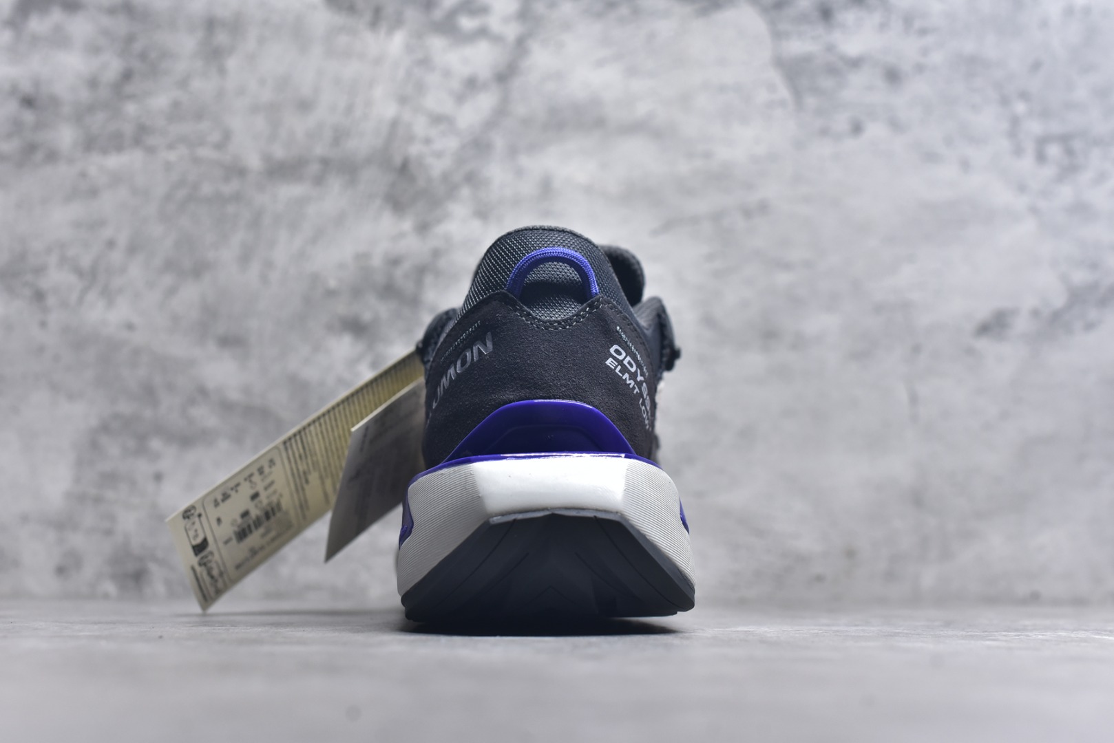 图片[5]-#Salomon 萨洛蒙 情侣款👫 户外都市潮流舒适休闲 减震 Odyssey Elmt 运动鞋 原版购入开发 做货 雷军同款Salomon 为越野鞋 ODYSSEY ELMT LOW 提供全新配色选项 Vanillalce，配备柔软的缓震泡棉中底，提供持久的舒适感 鞋底采用了AdvancedChassisTMM 稳定的底盘系统 为穿着者提供舒服的脚感和稳定性 面料 原版定制进口牛皮材质 内里 原版定制透气网里 鞋底 原版开模防滑发泡材质 尺码： 女码36-40 男码39-45-选品中心