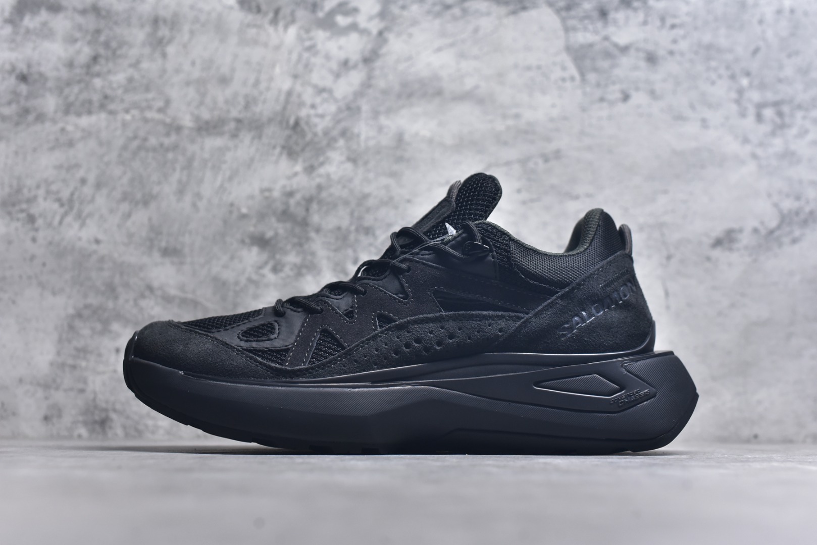 #Salomon 萨洛蒙 情侣款👫 户外都市潮流舒适休闲 减震 Odyssey Elmt 运动鞋 原版购入开发 做货 雷军同款Salomon 为越野鞋 ODYSSEY ELMT LOW 提供全新配色选项 Vanillalce，配备柔软的缓震泡棉中底，提供持久的舒适感 鞋底采用了AdvancedChassisTMM 稳定的底盘系统 为穿着者提供舒服的脚感和稳定性 面料 原版定制进口牛皮材质 内里 原版定制透气网里 鞋底 原版开模防滑发泡材质 尺码： 女码36-40 男码39-45-选品中心