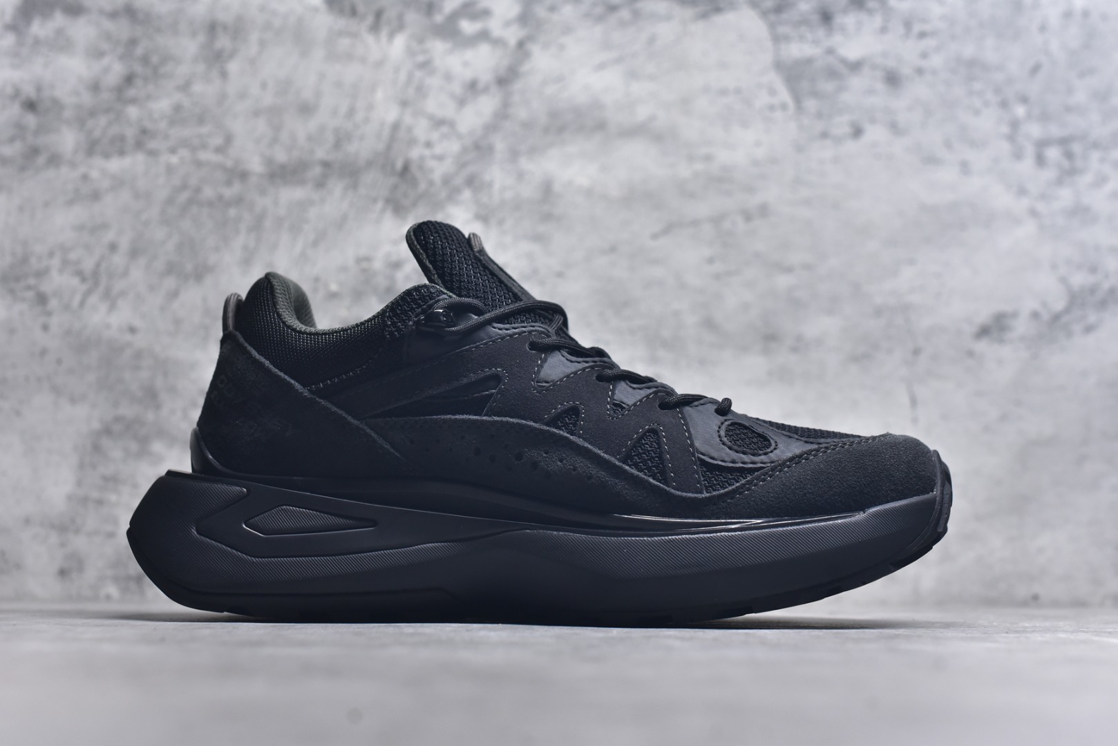 图片[3]-#Salomon 萨洛蒙 情侣款👫 户外都市潮流舒适休闲 减震 Odyssey Elmt 运动鞋 原版购入开发 做货 雷军同款Salomon 为越野鞋 ODYSSEY ELMT LOW 提供全新配色选项 Vanillalce，配备柔软的缓震泡棉中底，提供持久的舒适感 鞋底采用了AdvancedChassisTMM 稳定的底盘系统 为穿着者提供舒服的脚感和稳定性 面料 原版定制进口牛皮材质 内里 原版定制透气网里 鞋底 原版开模防滑发泡材质 尺码： 女码36-40 男码39-45-选品中心