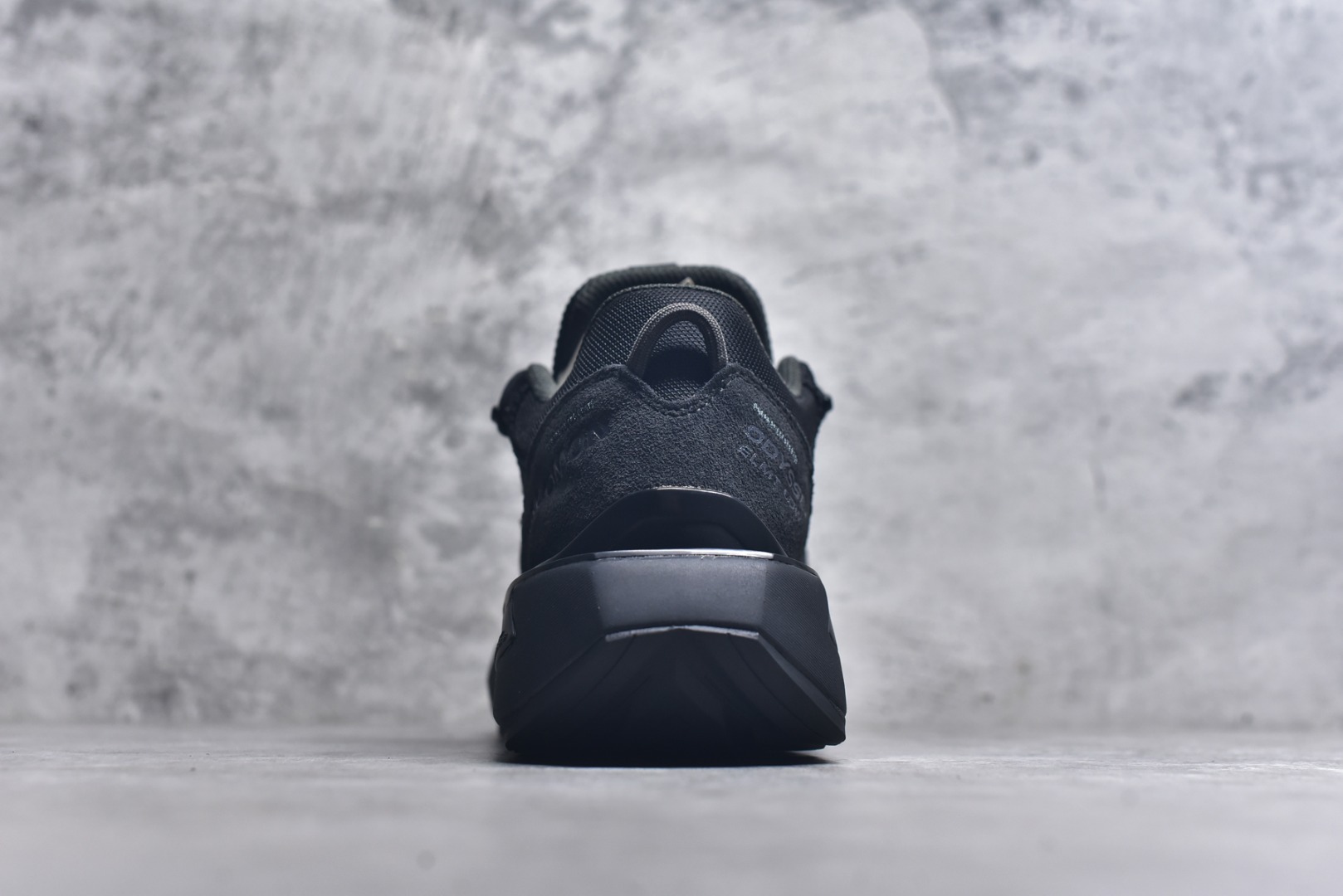 图片[5]-#Salomon 萨洛蒙 情侣款👫 户外都市潮流舒适休闲 减震 Odyssey Elmt 运动鞋 原版购入开发 做货 雷军同款Salomon 为越野鞋 ODYSSEY ELMT LOW 提供全新配色选项 Vanillalce，配备柔软的缓震泡棉中底，提供持久的舒适感 鞋底采用了AdvancedChassisTMM 稳定的底盘系统 为穿着者提供舒服的脚感和稳定性 面料 原版定制进口牛皮材质 内里 原版定制透气网里 鞋底 原版开模防滑发泡材质 尺码： 女码36-40 男码39-45-选品中心