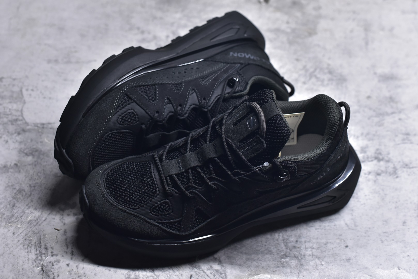 图片[7]-#Salomon 萨洛蒙 情侣款👫 户外都市潮流舒适休闲 减震 Odyssey Elmt 运动鞋 原版购入开发 做货 雷军同款Salomon 为越野鞋 ODYSSEY ELMT LOW 提供全新配色选项 Vanillalce，配备柔软的缓震泡棉中底，提供持久的舒适感 鞋底采用了AdvancedChassisTMM 稳定的底盘系统 为穿着者提供舒服的脚感和稳定性 面料 原版定制进口牛皮材质 内里 原版定制透气网里 鞋底 原版开模防滑发泡材质 尺码： 女码36-40 男码39-45-选品中心