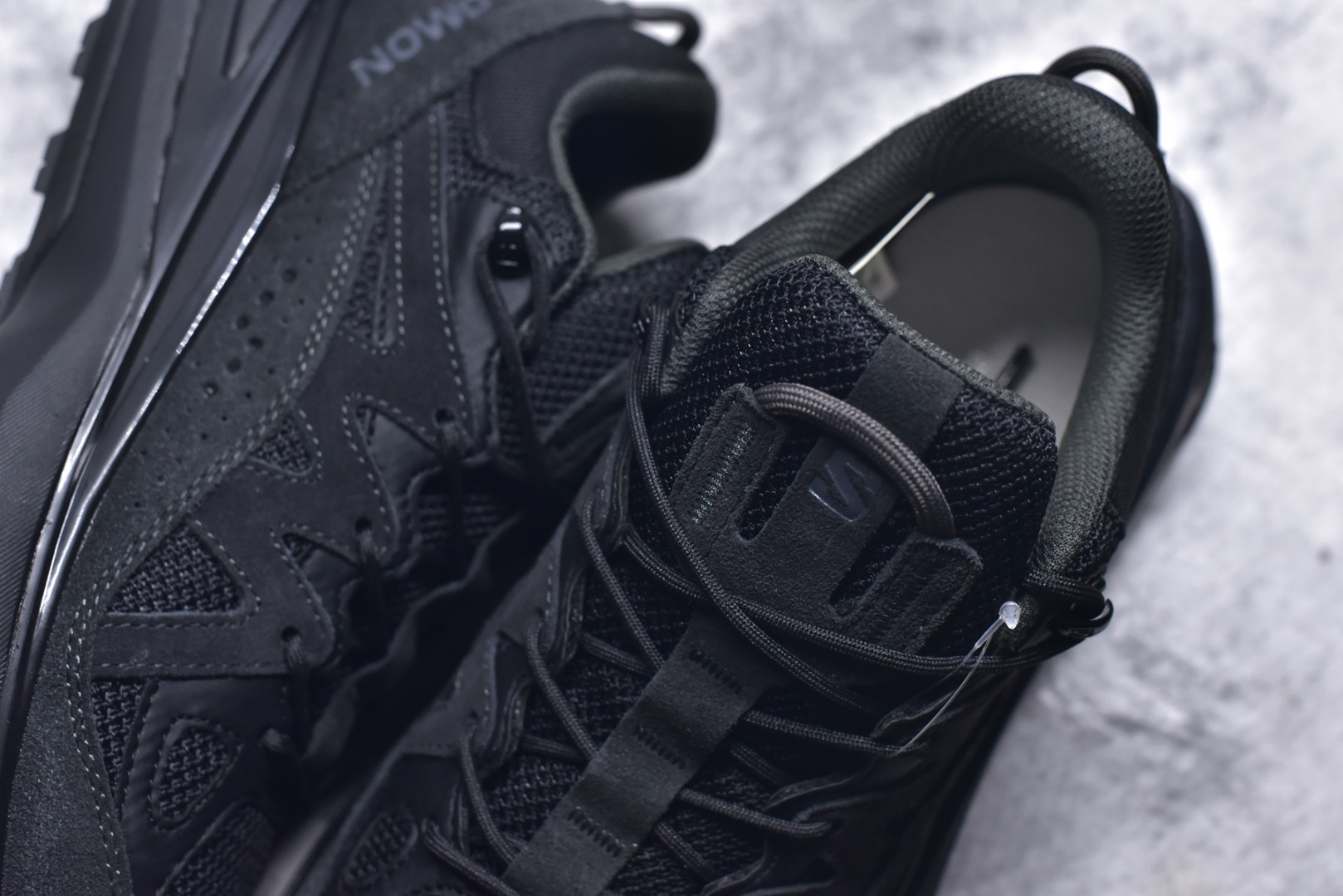 图片[9]-#Salomon 萨洛蒙 情侣款👫 户外都市潮流舒适休闲 减震 Odyssey Elmt 运动鞋 原版购入开发 做货 雷军同款Salomon 为越野鞋 ODYSSEY ELMT LOW 提供全新配色选项 Vanillalce，配备柔软的缓震泡棉中底，提供持久的舒适感 鞋底采用了AdvancedChassisTMM 稳定的底盘系统 为穿着者提供舒服的脚感和稳定性 面料 原版定制进口牛皮材质 内里 原版定制透气网里 鞋底 原版开模防滑发泡材质 尺码： 女码36-40 男码39-45-选品中心