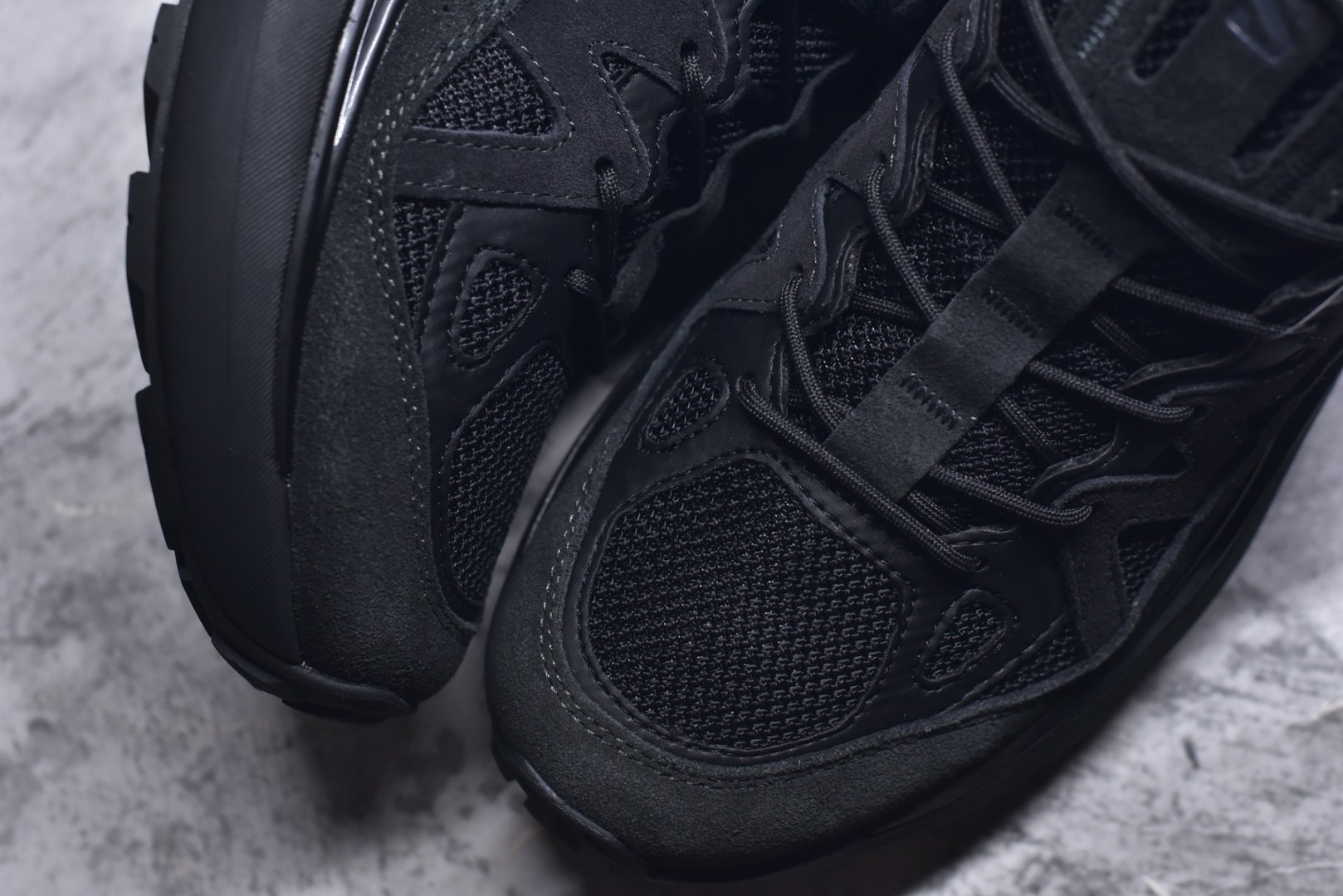 图片[8]-#Salomon 萨洛蒙 情侣款👫 户外都市潮流舒适休闲 减震 Odyssey Elmt 运动鞋 原版购入开发 做货 雷军同款Salomon 为越野鞋 ODYSSEY ELMT LOW 提供全新配色选项 Vanillalce，配备柔软的缓震泡棉中底，提供持久的舒适感 鞋底采用了AdvancedChassisTMM 稳定的底盘系统 为穿着者提供舒服的脚感和稳定性 面料 原版定制进口牛皮材质 内里 原版定制透气网里 鞋底 原版开模防滑发泡材质 尺码： 女码36-40 男码39-45-选品中心