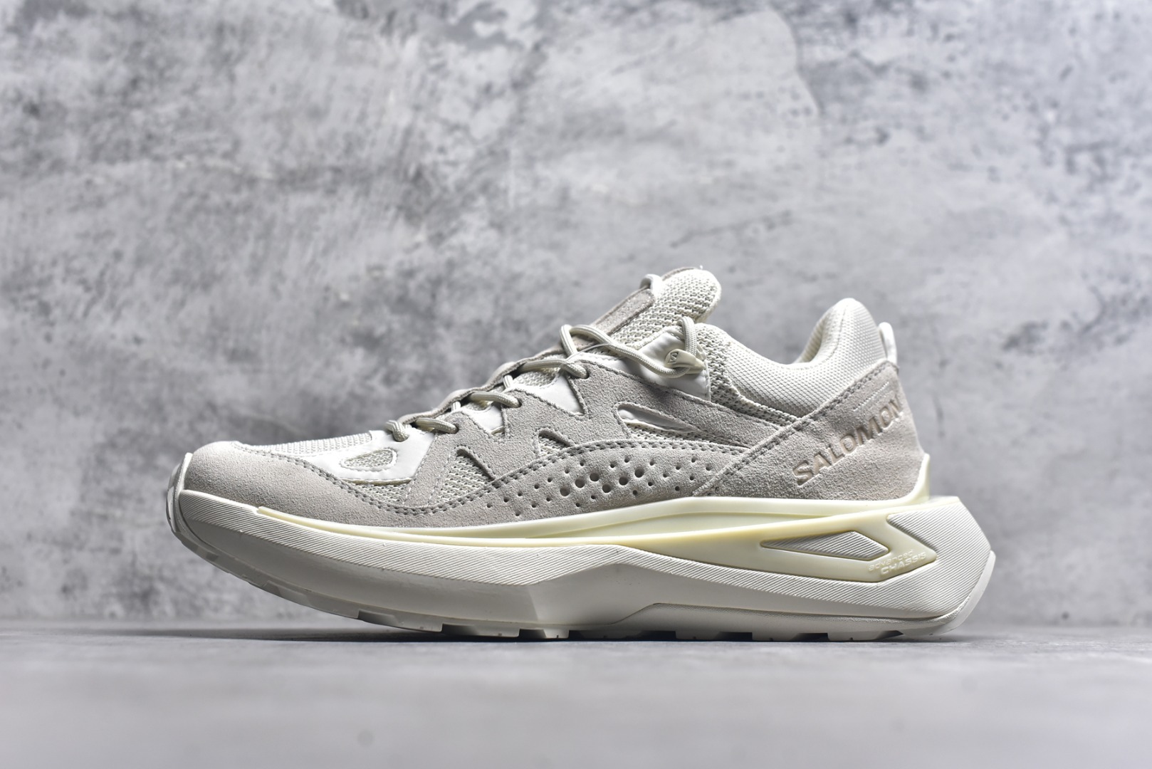 #Salomon 萨洛蒙 情侣款👫 户外都市潮流舒适休闲 减震 Odyssey Elmt 运动鞋 原版购入开发 做货 雷军同款Salomon 为越野鞋 ODYSSEY ELMT LOW 提供全新配色选项 Vanillalce，配备柔软的缓震泡棉中底，提供持久的舒适感 鞋底采用了AdvancedChassisTMM 稳定的底盘系统 为穿着者提供舒服的脚感和稳定性 面料 原版定制进口牛皮材质 内里 原版定制透气网里 鞋底 原版开模防滑发泡材质 尺码： 女码36-40 男码39-45-选品中心