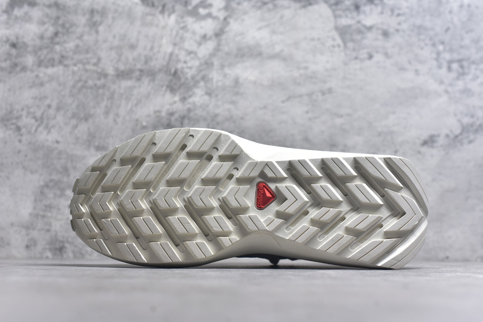 图片[6]-#Salomon 萨洛蒙 情侣款👫 户外都市潮流舒适休闲 减震 Odyssey Elmt 运动鞋 原版购入开发 做货 雷军同款Salomon 为越野鞋 ODYSSEY ELMT LOW 提供全新配色选项 Vanillalce，配备柔软的缓震泡棉中底，提供持久的舒适感 鞋底采用了AdvancedChassisTMM 稳定的底盘系统 为穿着者提供舒服的脚感和稳定性 面料 原版定制进口牛皮材质 内里 原版定制透气网里 鞋底 原版开模防滑发泡材质 尺码： 女码36-40 男码39-45-选品中心