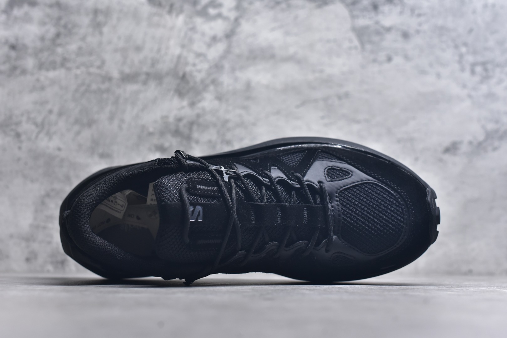 图片[4]-#Salomon 萨洛蒙 情侣款👫 户外都市潮流舒适休闲 减震 Odyssey Elmt 运动鞋 原版购入开发 做货 雷军同款Salomon 为越野鞋 ODYSSEY ELMT LOW 提供全新配色选项 Vanillalce，配备柔软的缓震泡棉中底，提供持久的舒适感 鞋底采用了AdvancedChassisTMM 稳定的底盘系统 为穿着者提供舒服的脚感和稳定性 面料 原版定制进口牛皮材质 内里 原版定制透气网里 鞋底 原版开模防滑发泡材质 尺码： 女码36-40 男码39-45-选品中心