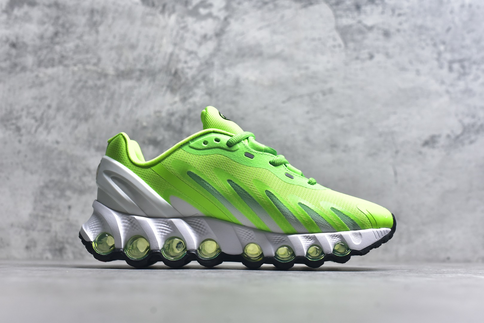 图片[3]-#Nk Air Max Dn8 耐克运动舒适减震气垫跑步鞋 #鞋款旨在透过 Dynamic Air 技术提升全天穿着体验，当中首次采用了全掌 Dynamic Air 系统，内置两组 Air 气垫，并透过八条互相连通的气管形成持续的气压循环，让每一步都更具弹性与灵活度。 货号：FQ7860-035 尺码：36-45-选品中心