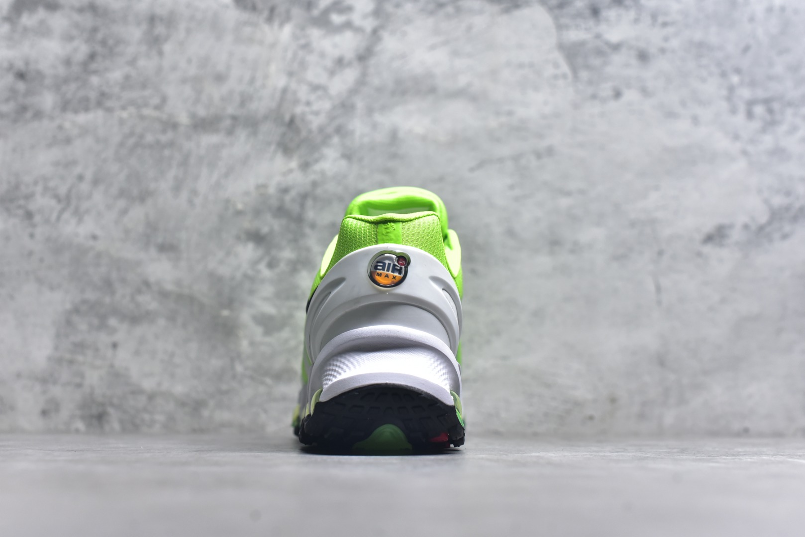 图片[5]-#Nk Air Max Dn8 耐克运动舒适减震气垫跑步鞋 #鞋款旨在透过 Dynamic Air 技术提升全天穿着体验，当中首次采用了全掌 Dynamic Air 系统，内置两组 Air 气垫，并透过八条互相连通的气管形成持续的气压循环，让每一步都更具弹性与灵活度。 货号：FQ7860-035 尺码：36-45-选品中心