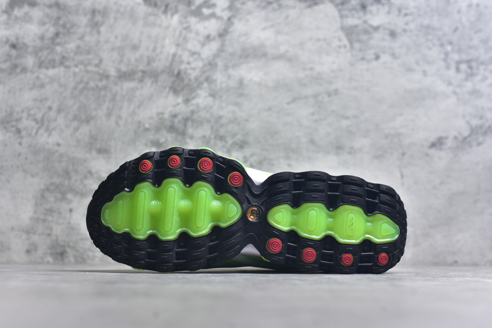 图片[6]-#Nk Air Max Dn8 耐克运动舒适减震气垫跑步鞋 #鞋款旨在透过 Dynamic Air 技术提升全天穿着体验，当中首次采用了全掌 Dynamic Air 系统，内置两组 Air 气垫，并透过八条互相连通的气管形成持续的气压循环，让每一步都更具弹性与灵活度。 货号：FQ7860-035 尺码：36-45-选品中心