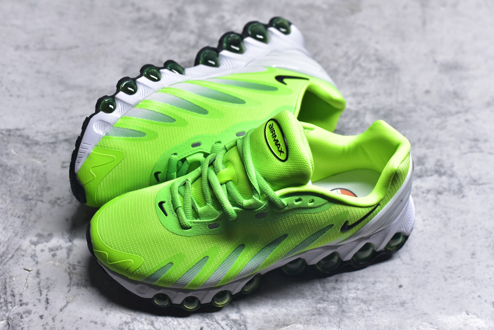 图片[7]-#Nk Air Max Dn8 耐克运动舒适减震气垫跑步鞋 #鞋款旨在透过 Dynamic Air 技术提升全天穿着体验，当中首次采用了全掌 Dynamic Air 系统，内置两组 Air 气垫，并透过八条互相连通的气管形成持续的气压循环，让每一步都更具弹性与灵活度。 货号：FQ7860-035 尺码：36-45-选品中心