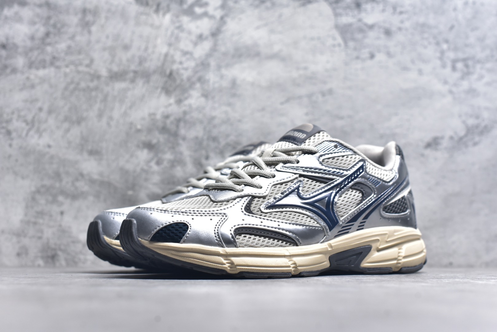 图片[2]-#Mizuno Speed 2K 美津浓复古厚底织物合成革防滑耐磨透气低帮休闲跑步鞋 美津浓（Mizuno）是日本美津浓株式会社于1906年创立的运动品牌，经过一个多世纪的不断努力现已成为世界著名的运动器具、服装和鞋类生产商。美津浓力求服务于各类运动项目，并竭力使运动生活更加愉快和振奋。产品种类齐全，覆盖几乎全部主要运动项目，达到30万多个品类。尺码：36 36.5 37.5 38 38.5 39 40 40.5 41 42 42.5 43 44 44.5 45-选品中心