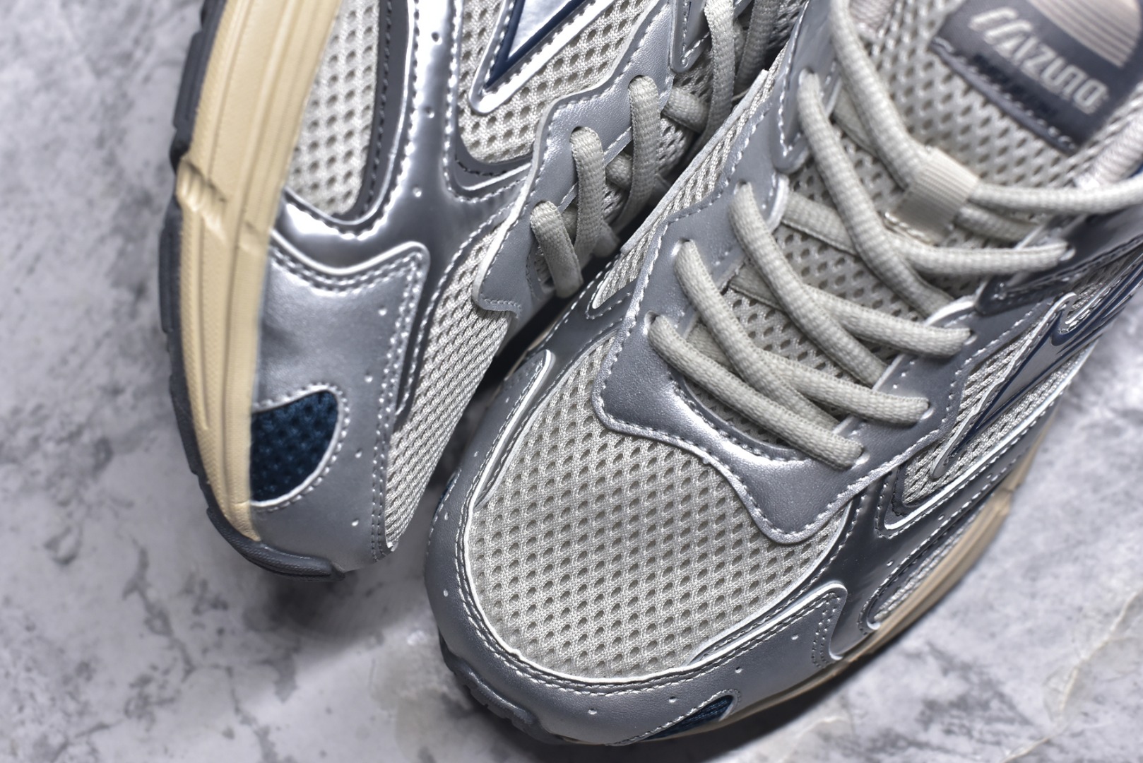 图片[8]-#Mizuno Speed 2K 美津浓复古厚底织物合成革防滑耐磨透气低帮休闲跑步鞋 美津浓（Mizuno）是日本美津浓株式会社于1906年创立的运动品牌，经过一个多世纪的不断努力现已成为世界著名的运动器具、服装和鞋类生产商。美津浓力求服务于各类运动项目，并竭力使运动生活更加愉快和振奋。产品种类齐全，覆盖几乎全部主要运动项目，达到30万多个品类。尺码：36 36.5 37.5 38 38.5 39 40 40.5 41 42 42.5 43 44 44.5 45-选品中心