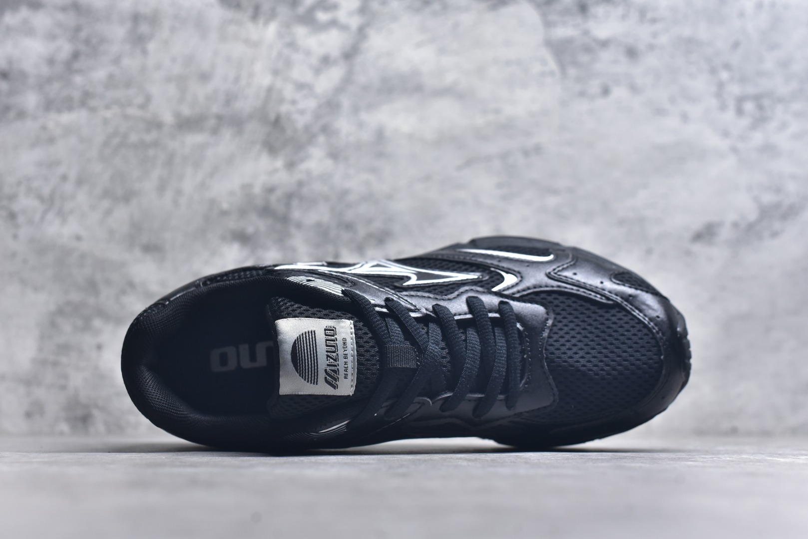 图片[4]-#Mizuno Speed 2K 美津浓复古厚底织物合成革防滑耐磨透气低帮休闲跑步鞋 美津浓（Mizuno）是日本美津浓株式会社于1906年创立的运动品牌，经过一个多世纪的不断努力现已成为世界著名的运动器具、服装和鞋类生产商。美津浓力求服务于各类运动项目，并竭力使运动生活更加愉快和振奋。产品种类齐全，覆盖几乎全部主要运动项目，达到30万多个品类。尺码：36 36.5 37.5 38 38.5 39 40 40.5 41 42 42.5 43 44 44.5 45-选品中心