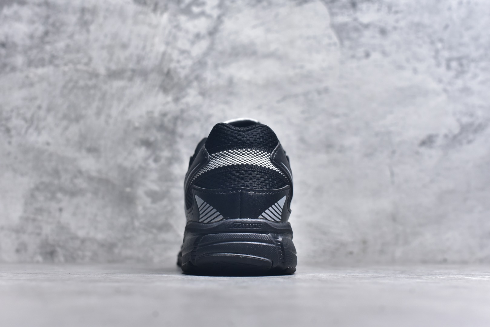 图片[5]-#Mizuno Speed 2K 美津浓复古厚底织物合成革防滑耐磨透气低帮休闲跑步鞋 美津浓（Mizuno）是日本美津浓株式会社于1906年创立的运动品牌，经过一个多世纪的不断努力现已成为世界著名的运动器具、服装和鞋类生产商。美津浓力求服务于各类运动项目，并竭力使运动生活更加愉快和振奋。产品种类齐全，覆盖几乎全部主要运动项目，达到30万多个品类。尺码：36 36.5 37.5 38 38.5 39 40 40.5 41 42 42.5 43 44 44.5 45-选品中心