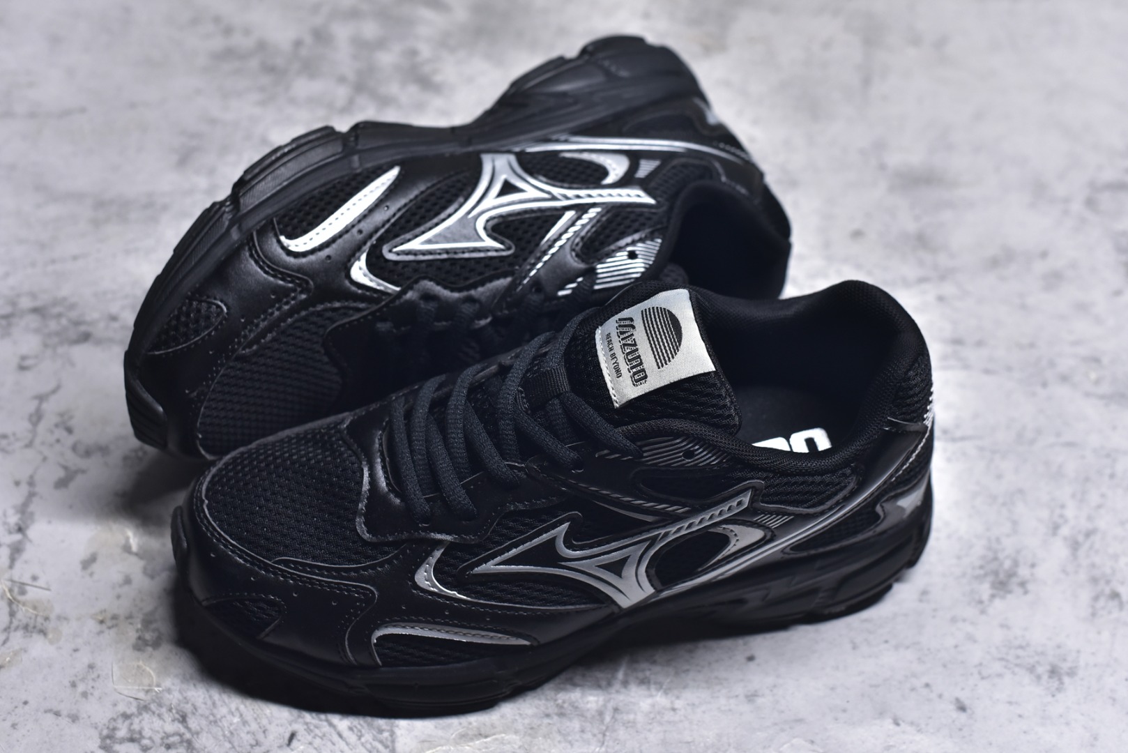 图片[7]-#Mizuno Speed 2K 美津浓复古厚底织物合成革防滑耐磨透气低帮休闲跑步鞋 美津浓（Mizuno）是日本美津浓株式会社于1906年创立的运动品牌，经过一个多世纪的不断努力现已成为世界著名的运动器具、服装和鞋类生产商。美津浓力求服务于各类运动项目，并竭力使运动生活更加愉快和振奋。产品种类齐全，覆盖几乎全部主要运动项目，达到30万多个品类。尺码：36 36.5 37.5 38 38.5 39 40 40.5 41 42 42.5 43 44 44.5 45-选品中心