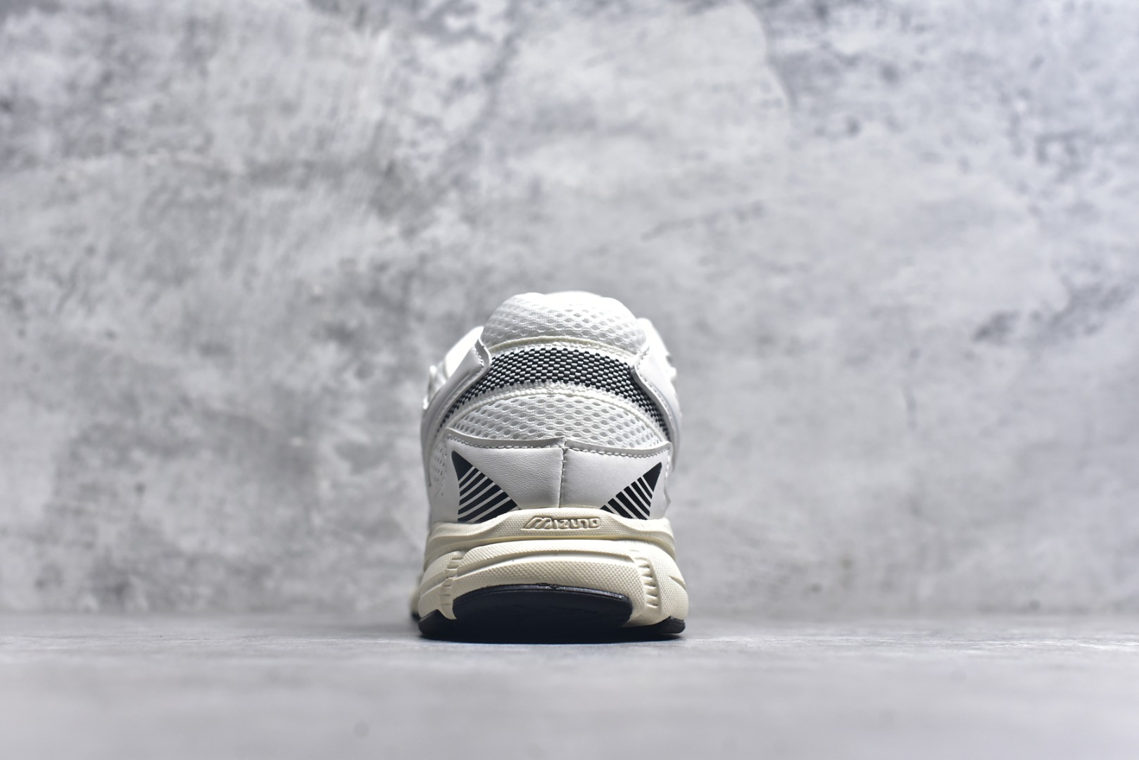 图片[5]-#Mizuno Speed 2K 美津浓复古厚底织物合成革防滑耐磨透气低帮休闲跑步鞋 美津浓（Mizuno）是日本美津浓株式会社于1906年创立的运动品牌，经过一个多世纪的不断努力现已成为世界著名的运动器具、服装和鞋类生产商。美津浓力求服务于各类运动项目，并竭力使运动生活更加愉快和振奋。产品种类齐全，覆盖几乎全部主要运动项目，达到30万多个品类。尺码：36 36.5 37.5 38 38.5 39 40 40.5 41 42 42.5 43 44 44.5 45-选品中心