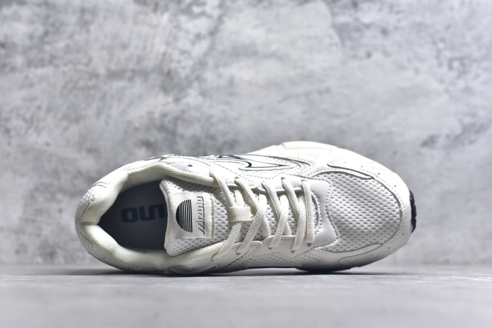 图片[4]-#Mizuno Speed 2K 美津浓复古厚底织物合成革防滑耐磨透气低帮休闲跑步鞋 美津浓（Mizuno）是日本美津浓株式会社于1906年创立的运动品牌，经过一个多世纪的不断努力现已成为世界著名的运动器具、服装和鞋类生产商。美津浓力求服务于各类运动项目，并竭力使运动生活更加愉快和振奋。产品种类齐全，覆盖几乎全部主要运动项目，达到30万多个品类。尺码：36 36.5 37.5 38 38.5 39 40 40.5 41 42 42.5 43 44 44.5 45-选品中心