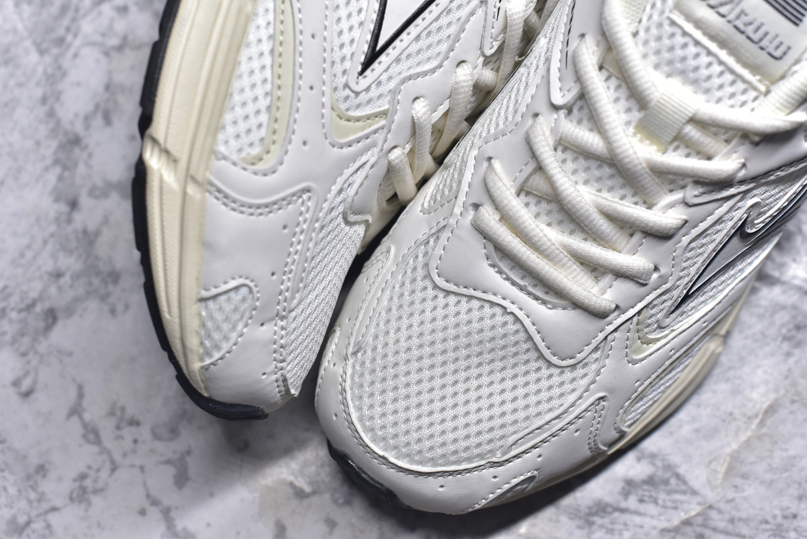 图片[8]-#Mizuno Speed 2K 美津浓复古厚底织物合成革防滑耐磨透气低帮休闲跑步鞋 美津浓（Mizuno）是日本美津浓株式会社于1906年创立的运动品牌，经过一个多世纪的不断努力现已成为世界著名的运动器具、服装和鞋类生产商。美津浓力求服务于各类运动项目，并竭力使运动生活更加愉快和振奋。产品种类齐全，覆盖几乎全部主要运动项目，达到30万多个品类。尺码：36 36.5 37.5 38 38.5 39 40 40.5 41 42 42.5 43 44 44.5 45-选品中心