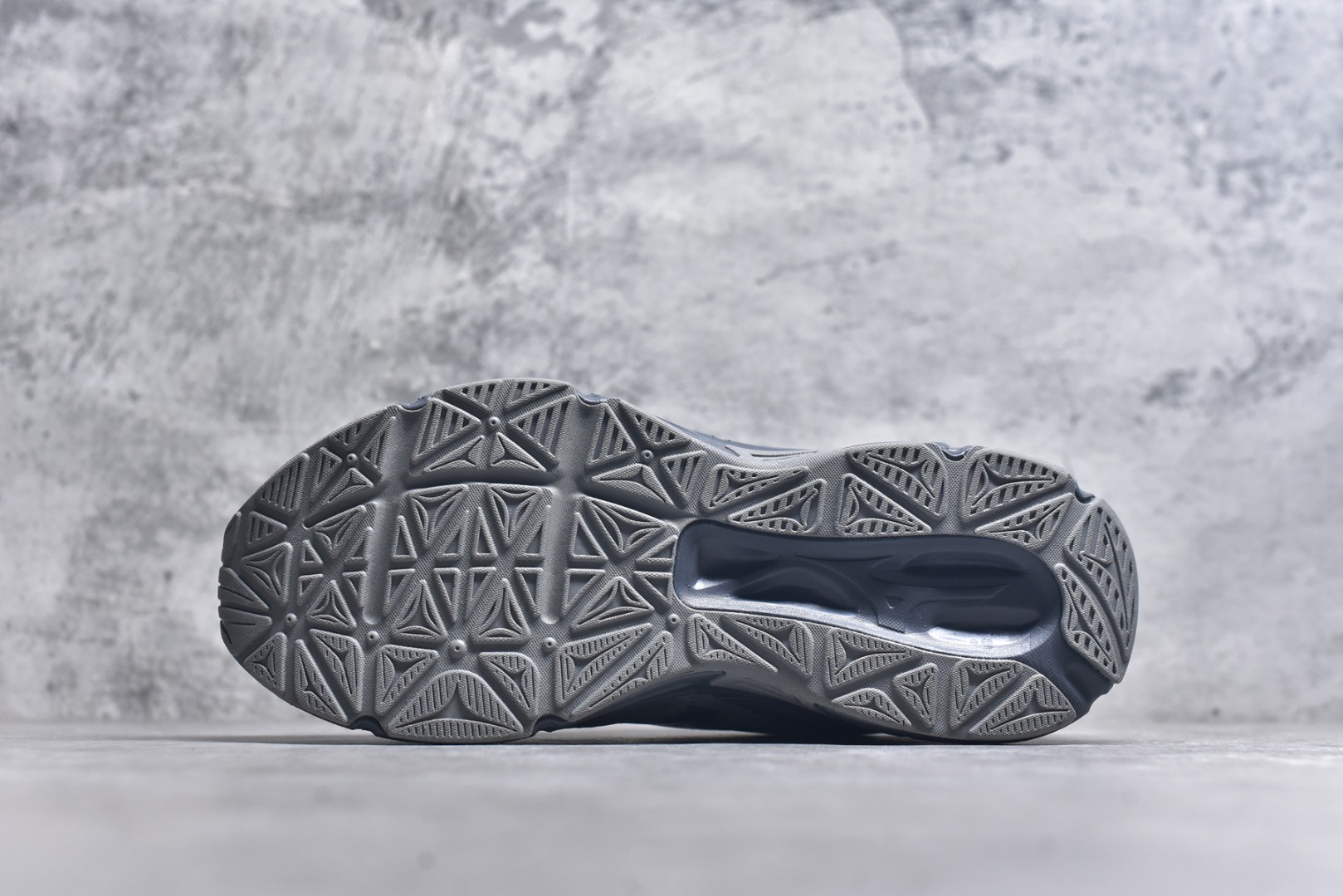 图片[6]-#Mizuno Speed 2K 美津浓复古厚底织物合成革防滑耐磨透气低帮休闲跑步鞋 美津浓（Mizuno）是日本美津浓株式会社于1906年创立的运动品牌，经过一个多世纪的不断努力现已成为世界著名的运动器具、服装和鞋类生产商。美津浓力求服务于各类运动项目，并竭力使运动生活更加愉快和振奋。产品种类齐全，覆盖几乎全部主要运动项目，达到30万多个品类。尺码：36 36.5 37.5 38 38.5 39 40 40.5 41 42 42.5 43 44 44.5 45-选品中心