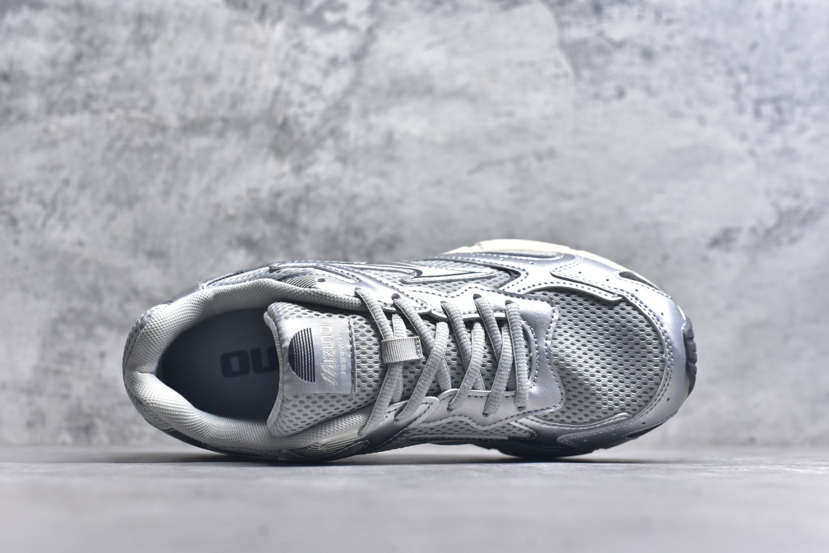 图片[4]-#Mizuno Speed 2K 美津浓复古厚底织物合成革防滑耐磨透气低帮休闲跑步鞋 美津浓（Mizuno）是日本美津浓株式会社于1906年创立的运动品牌，经过一个多世纪的不断努力现已成为世界著名的运动器具、服装和鞋类生产商。美津浓力求服务于各类运动项目，并竭力使运动生活更加愉快和振奋。产品种类齐全，覆盖几乎全部主要运动项目，达到30万多个品类。尺码：36 36.5 37.5 38 38.5 39 40 40.5 41 42 42.5 43 44 44.5 45-选品中心