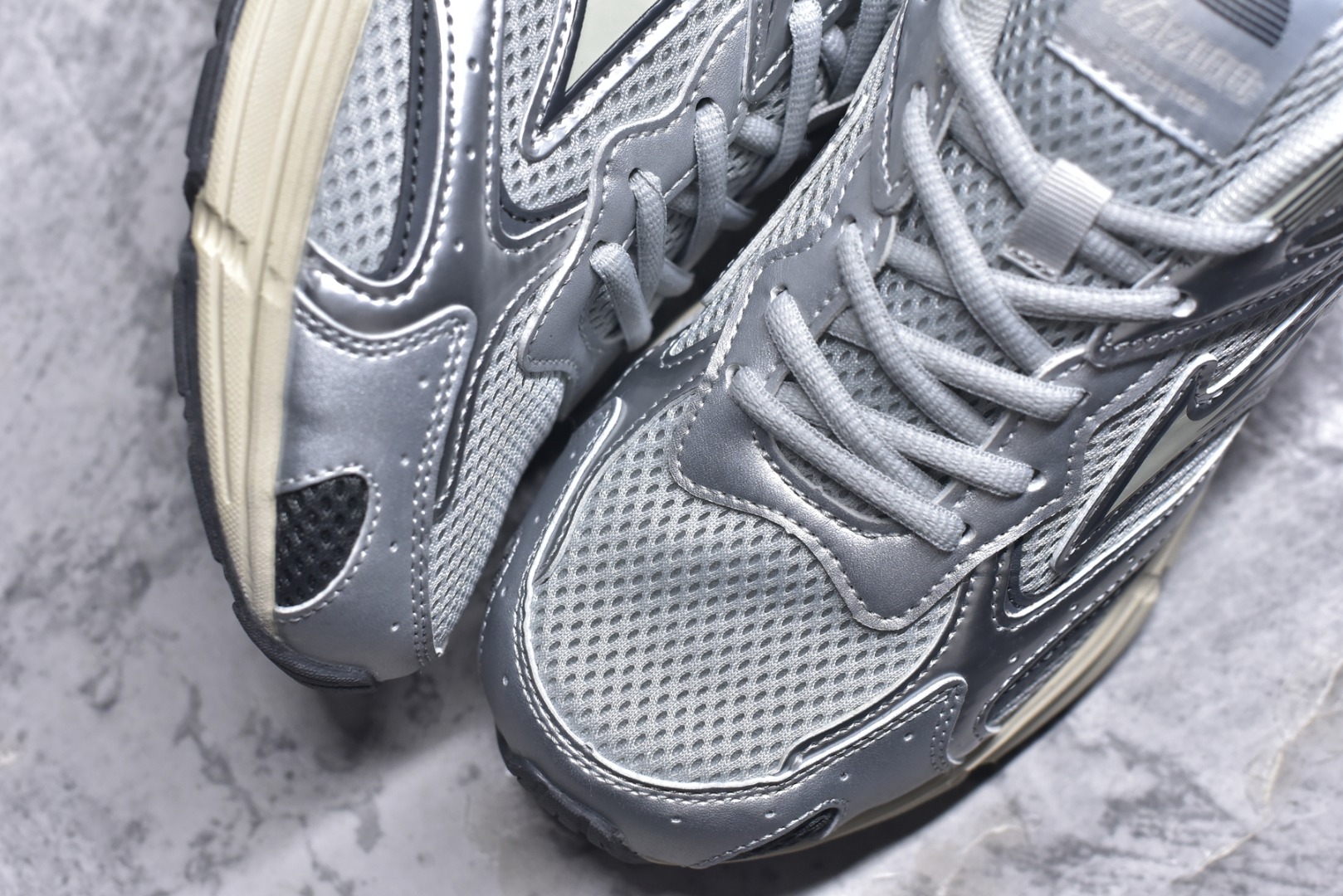 图片[8]-#Mizuno Speed 2K 美津浓复古厚底织物合成革防滑耐磨透气低帮休闲跑步鞋 美津浓（Mizuno）是日本美津浓株式会社于1906年创立的运动品牌，经过一个多世纪的不断努力现已成为世界著名的运动器具、服装和鞋类生产商。美津浓力求服务于各类运动项目，并竭力使运动生活更加愉快和振奋。产品种类齐全，覆盖几乎全部主要运动项目，达到30万多个品类。尺码：36 36.5 37.5 38 38.5 39 40 40.5 41 42 42.5 43 44 44.5 45-选品中心