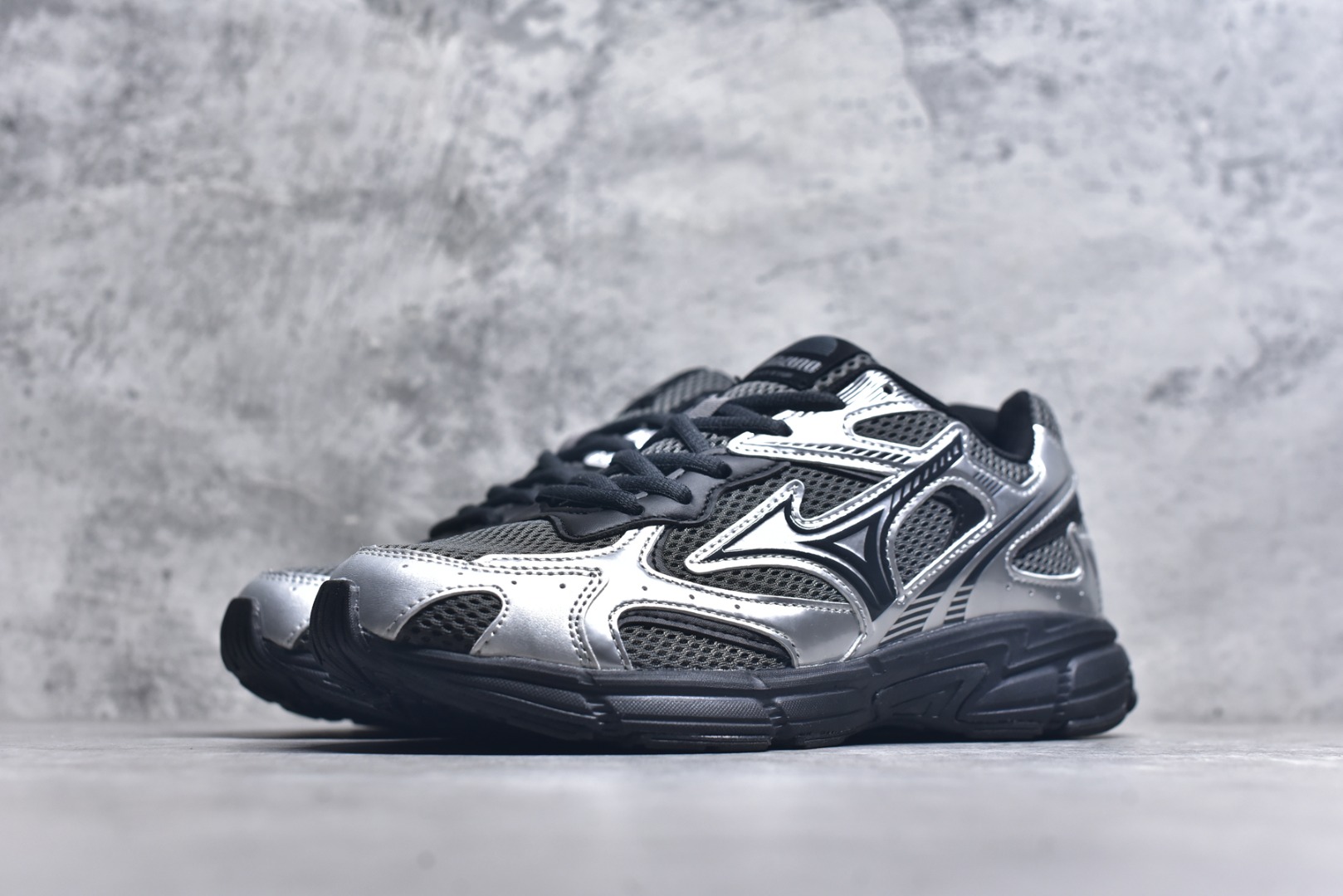 图片[2]-#Mizuno Speed 2K 美津浓复古厚底织物合成革防滑耐磨透气低帮休闲跑步鞋 美津浓（Mizuno）是日本美津浓株式会社于1906年创立的运动品牌，经过一个多世纪的不断努力现已成为世界著名的运动器具、服装和鞋类生产商。美津浓力求服务于各类运动项目，并竭力使运动生活更加愉快和振奋。产品种类齐全，覆盖几乎全部主要运动项目，达到30万多个品类。尺码：36 36.5 37.5 38 38.5 39 40 40.5 41 42 42.5 43 44 44.5 45-选品中心