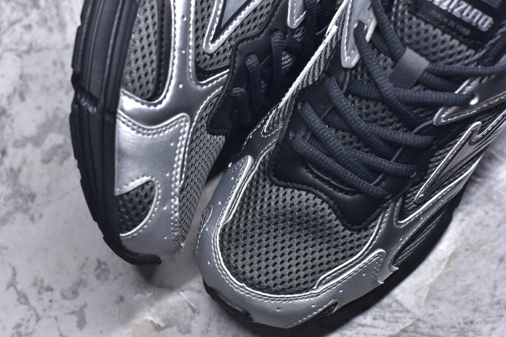 图片[8]-#Mizuno Speed 2K 美津浓复古厚底织物合成革防滑耐磨透气低帮休闲跑步鞋 美津浓（Mizuno）是日本美津浓株式会社于1906年创立的运动品牌，经过一个多世纪的不断努力现已成为世界著名的运动器具、服装和鞋类生产商。美津浓力求服务于各类运动项目，并竭力使运动生活更加愉快和振奋。产品种类齐全，覆盖几乎全部主要运动项目，达到30万多个品类。尺码：36 36.5 37.5 38 38.5 39 40 40.5 41 42 42.5 43 44 44.5 45-选品中心