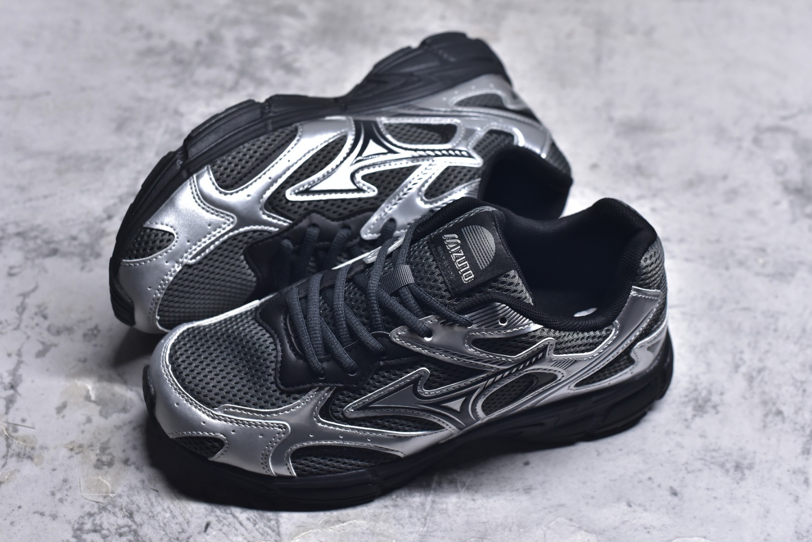 图片[7]-#Mizuno Speed 2K 美津浓复古厚底织物合成革防滑耐磨透气低帮休闲跑步鞋 美津浓（Mizuno）是日本美津浓株式会社于1906年创立的运动品牌，经过一个多世纪的不断努力现已成为世界著名的运动器具、服装和鞋类生产商。美津浓力求服务于各类运动项目，并竭力使运动生活更加愉快和振奋。产品种类齐全，覆盖几乎全部主要运动项目，达到30万多个品类。尺码：36 36.5 37.5 38 38.5 39 40 40.5 41 42 42.5 43 44 44.5 45-选品中心