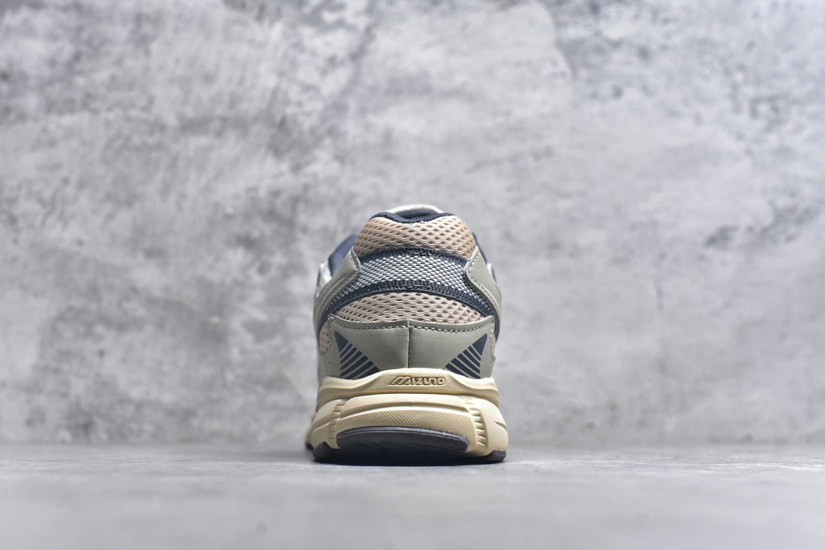 图片[5]-#Mizuno Speed 2K 美津浓复古厚底织物合成革防滑耐磨透气低帮休闲跑步鞋 美津浓（Mizuno）是日本美津浓株式会社于1906年创立的运动品牌，经过一个多世纪的不断努力现已成为世界著名的运动器具、服装和鞋类生产商。美津浓力求服务于各类运动项目，并竭力使运动生活更加愉快和振奋。产品种类齐全，覆盖几乎全部主要运动项目，达到30万多个品类。尺码：36 36.5 37.5 38 38.5 39 40 40.5 41 42 42.5 43 44 44.5 45-选品中心