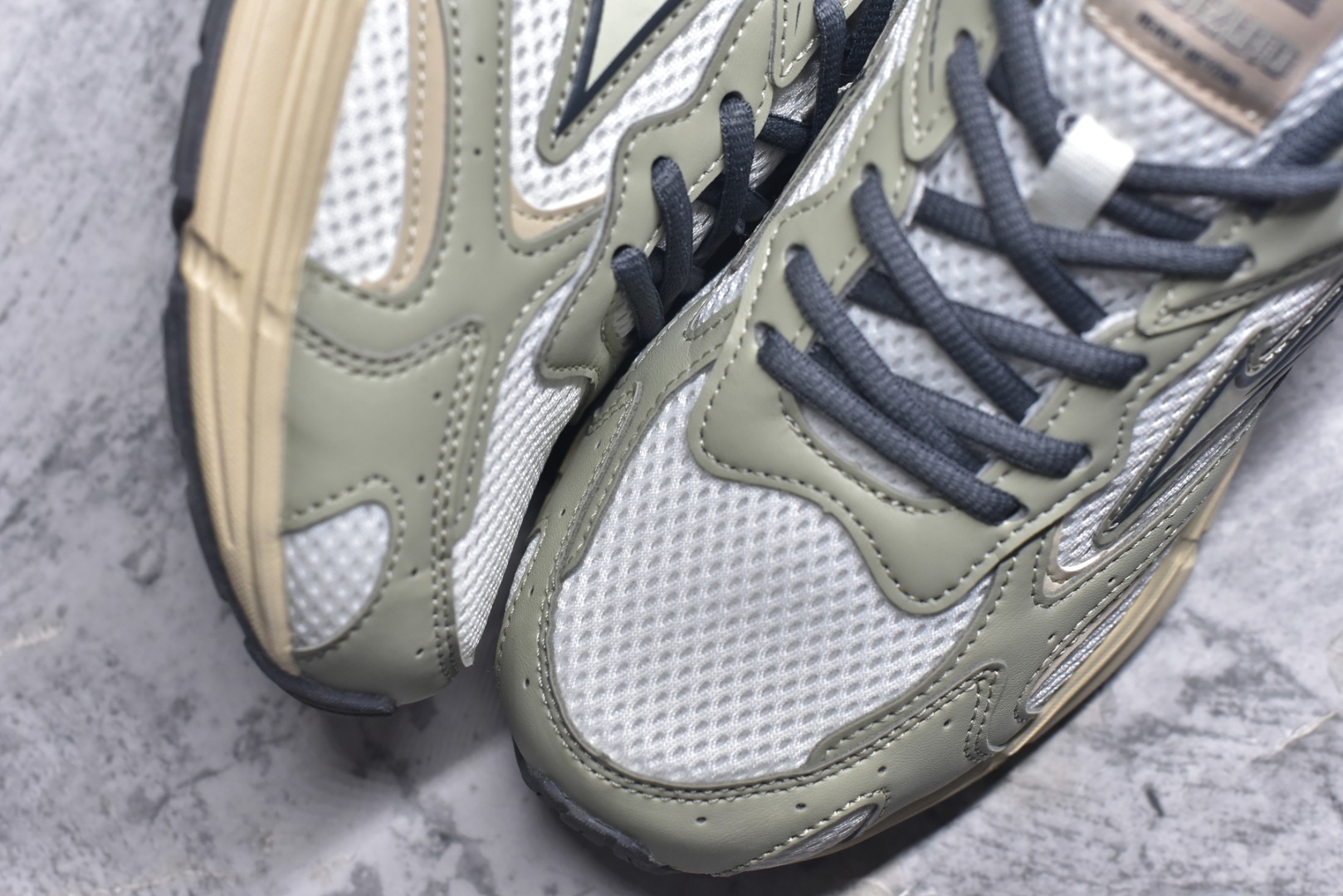 图片[8]-#Mizuno Speed 2K 美津浓复古厚底织物合成革防滑耐磨透气低帮休闲跑步鞋 美津浓（Mizuno）是日本美津浓株式会社于1906年创立的运动品牌，经过一个多世纪的不断努力现已成为世界著名的运动器具、服装和鞋类生产商。美津浓力求服务于各类运动项目，并竭力使运动生活更加愉快和振奋。产品种类齐全，覆盖几乎全部主要运动项目，达到30万多个品类。尺码：36 36.5 37.5 38 38.5 39 40 40.5 41 42 42.5 43 44 44.5 45-选品中心