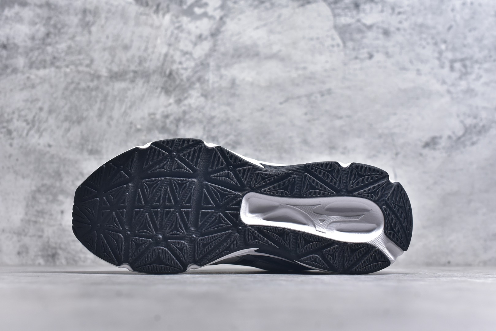 图片[6]-#Mizuno Speed 2K 美津浓复古厚底织物合成革防滑耐磨透气低帮休闲跑步鞋 美津浓（Mizuno）是日本美津浓株式会社于1906年创立的运动品牌，经过一个多世纪的不断努力现已成为世界著名的运动器具、服装和鞋类生产商。美津浓力求服务于各类运动项目，并竭力使运动生活更加愉快和振奋。产品种类齐全，覆盖几乎全部主要运动项目，达到30万多个品类。尺码：36 36.5 37.5 38 38.5 39 40 40.5 41 42 42.5 43 44 44.5 45-选品中心