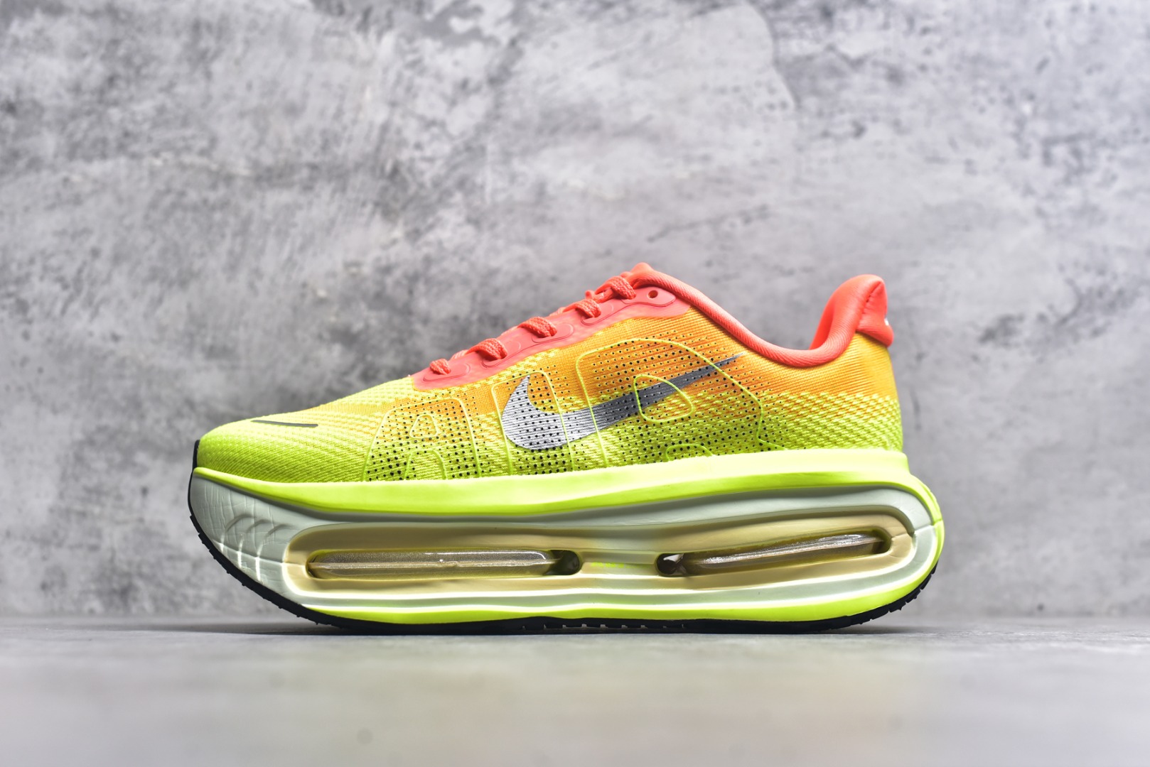 #Nike ZOOM PREMIUM 耐克 飞马 舒适减震防滑 低帮跑步鞋全掌ReactX泡绵中底 前掌和后跟还配备了Air Zoom气垫单元 据说跑起来更快更舒适哦 这次最大的升级点 首次引入了ReactX泡绵 货号：FN8453-019 尺码：36-45-选品中心