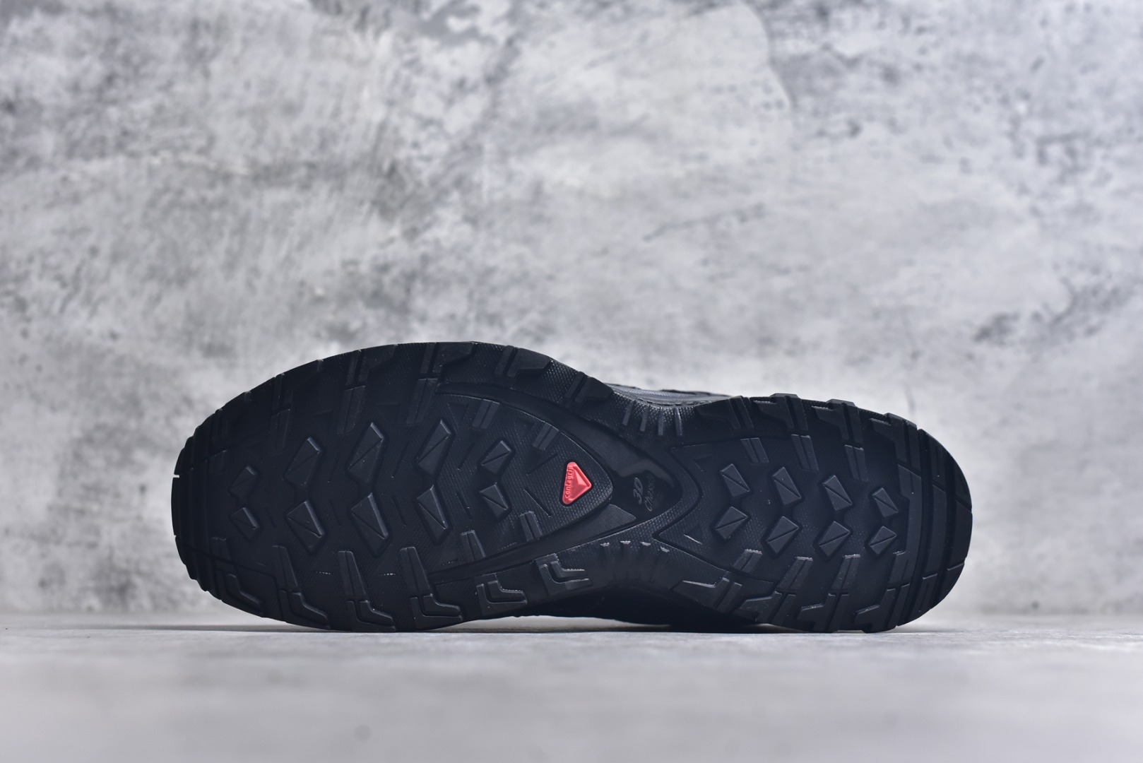 图片[6]-#Salomon XA PRO 3D 萨洛蒙户外越野跑鞋 491274 24 #鞋面采用SENSIFIT贴合技术 全方位贴合包裹脚型 鞋跟部鞋底牵引设计 提供强大的抓地性能 更适应野外崎岖不平的道路 其3D ADVANCED CHASSIS底盘 材料轻量大化 钉齿设计更具稳定性、防护性 鞋底易磨损区运用CONTAGRIP高耐磨材料 应对城市硬质路面长距离跑考验 尺码：36-46-选品中心