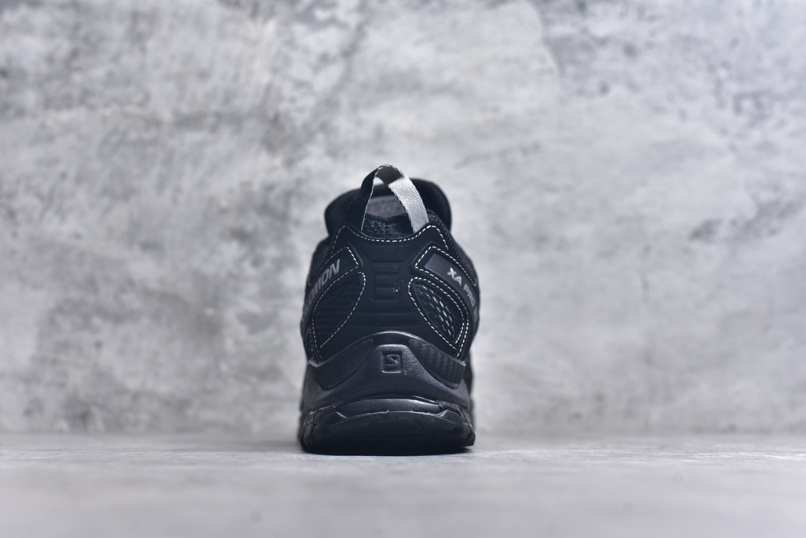 图片[5]-#Salomon XA PRO 3D 萨洛蒙户外越野跑鞋 491274 24 #鞋面采用SENSIFIT贴合技术 全方位贴合包裹脚型 鞋跟部鞋底牵引设计 提供强大的抓地性能 更适应野外崎岖不平的道路 其3D ADVANCED CHASSIS底盘 材料轻量大化 钉齿设计更具稳定性、防护性 鞋底易磨损区运用CONTAGRIP高耐磨材料 应对城市硬质路面长距离跑考验 尺码：36-46-选品中心