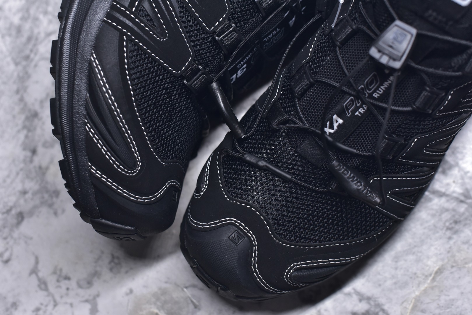 图片[8]-#Salomon XA PRO 3D 萨洛蒙户外越野跑鞋 491274 24 #鞋面采用SENSIFIT贴合技术 全方位贴合包裹脚型 鞋跟部鞋底牵引设计 提供强大的抓地性能 更适应野外崎岖不平的道路 其3D ADVANCED CHASSIS底盘 材料轻量大化 钉齿设计更具稳定性、防护性 鞋底易磨损区运用CONTAGRIP高耐磨材料 应对城市硬质路面长距离跑考验 尺码：36-46-选品中心