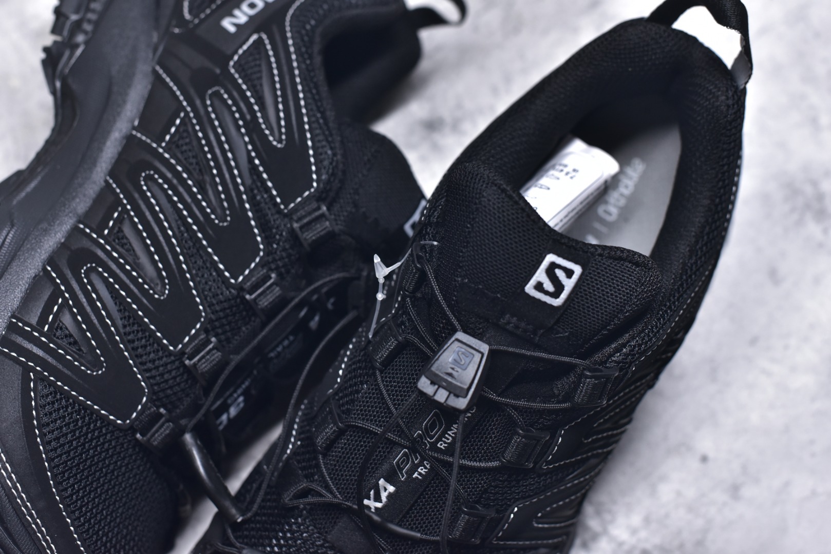 图片[9]-#Salomon XA PRO 3D 萨洛蒙户外越野跑鞋 491274 24 #鞋面采用SENSIFIT贴合技术 全方位贴合包裹脚型 鞋跟部鞋底牵引设计 提供强大的抓地性能 更适应野外崎岖不平的道路 其3D ADVANCED CHASSIS底盘 材料轻量大化 钉齿设计更具稳定性、防护性 鞋底易磨损区运用CONTAGRIP高耐磨材料 应对城市硬质路面长距离跑考验 尺码：36-46-选品中心