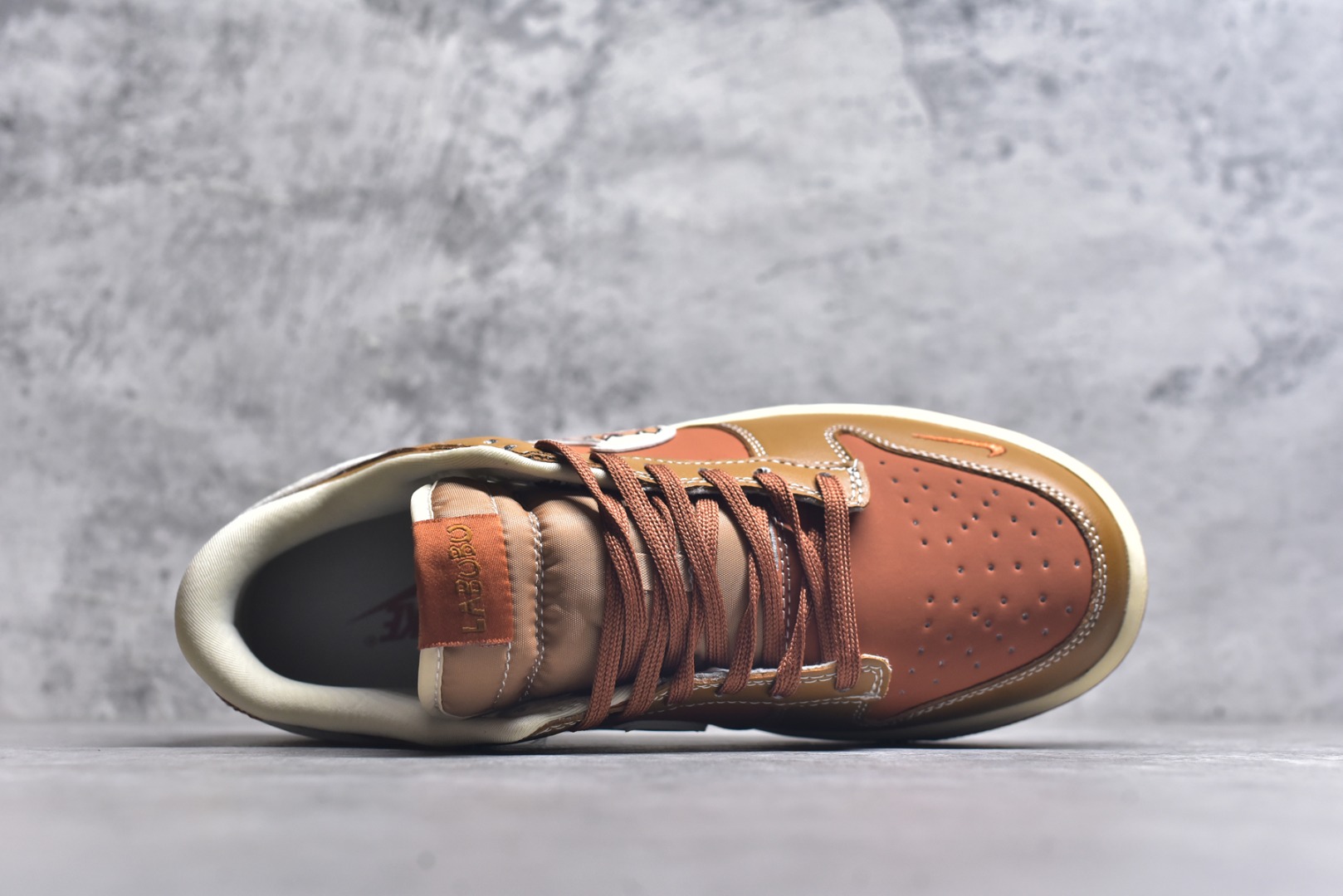 图片[4]-#Nike SB Dunk Low“ 朱砂拉布布” 周年高端定制 低帮休闲板鞋 定制鞋盒 大厂纯原品质出货 超高清洁度 皮料切割干净无任何毛边 细节完美 货号：DG2025-007 尺码：36 36.5 37.5 38 38.5 39 40 40.5 41 42 42.5 43 44 44.5 45-选品中心