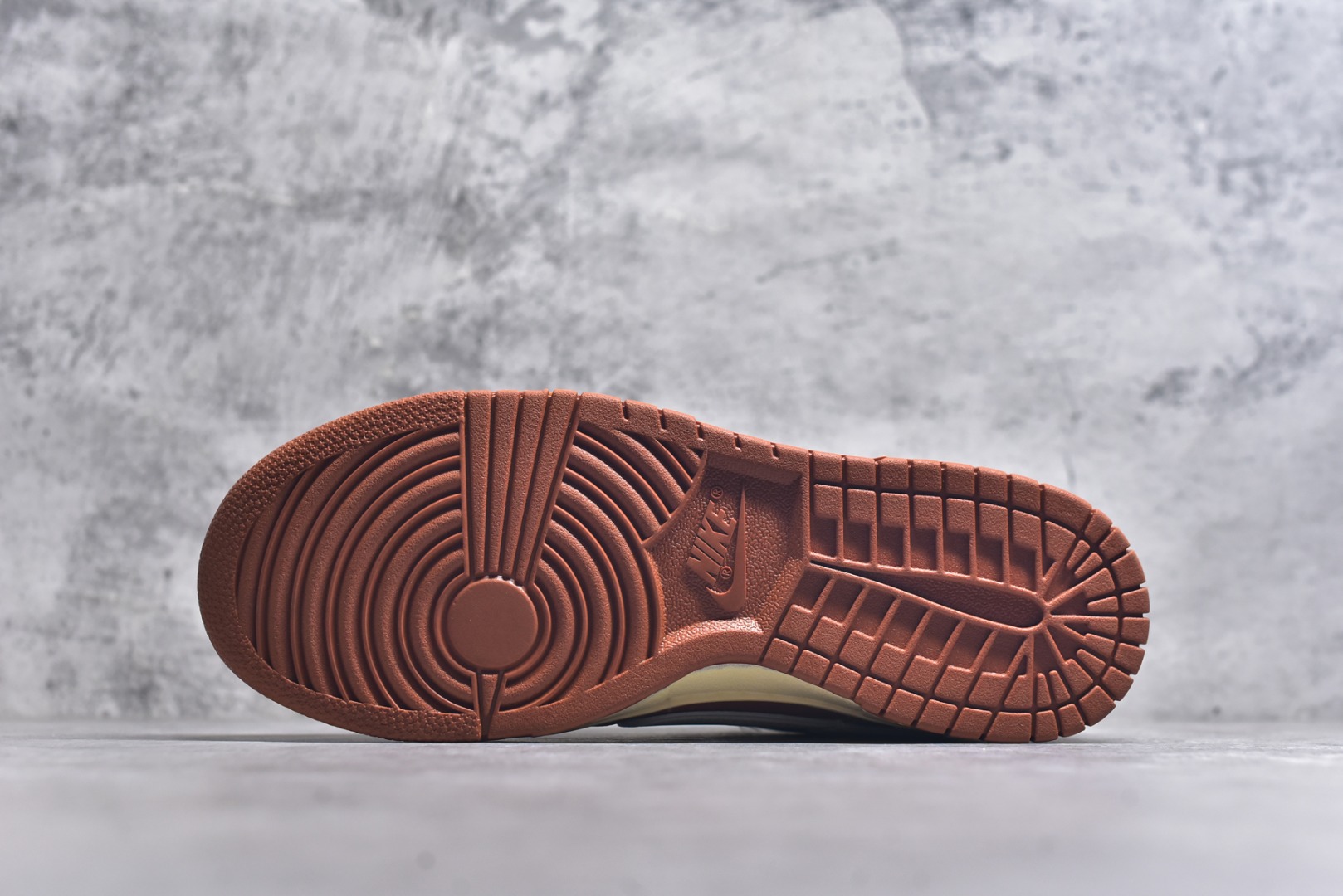 图片[6]-#Nike SB Dunk Low“ 朱砂拉布布” 周年高端定制 低帮休闲板鞋 定制鞋盒 大厂纯原品质出货 超高清洁度 皮料切割干净无任何毛边 细节完美 货号：DG2025-007 尺码：36 36.5 37.5 38 38.5 39 40 40.5 41 42 42.5 43 44 44.5 45-选品中心