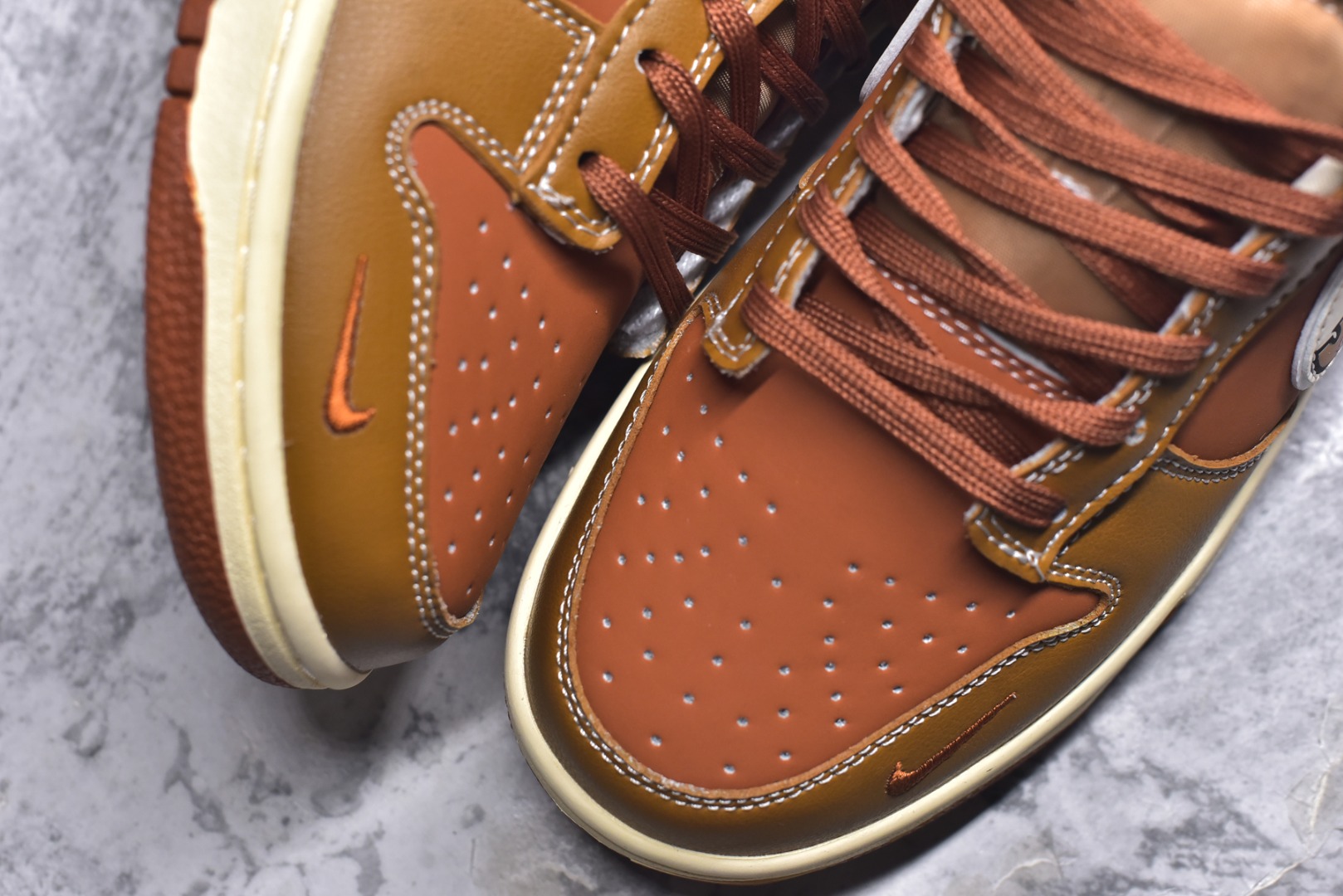 图片[8]-#Nike SB Dunk Low“ 朱砂拉布布” 周年高端定制 低帮休闲板鞋 定制鞋盒 大厂纯原品质出货 超高清洁度 皮料切割干净无任何毛边 细节完美 货号：DG2025-007 尺码：36 36.5 37.5 38 38.5 39 40 40.5 41 42 42.5 43 44 44.5 45-选品中心