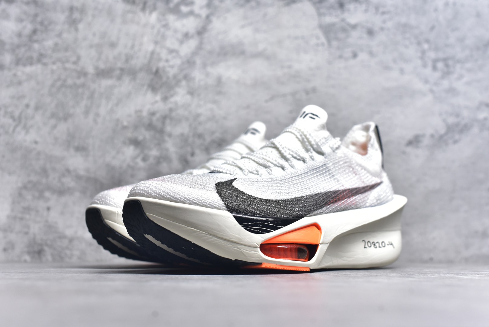 图片[2]-#Nike Zoom VaporFly Next% 3 \”Prototype\” 全新超级马拉松跑鞋 FD8356-100 #鞋款搭载两个Airzoom缓震配置，全掌型碳纤维板，缔造出色推进感；中底ZoomX 泡绵从后跟延伸至鞋头，超强回弹性 尺码：36 36.5 37.5 38 38.5 39 40 40.5 41 42 42.5 43 44 44.5 45 46 Z.D4-选品中心