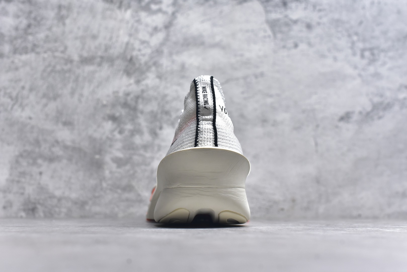 图片[5]-#Nike Zoom VaporFly Next% 3 \”Prototype\” 全新超级马拉松跑鞋 FD8356-100 #鞋款搭载两个Airzoom缓震配置，全掌型碳纤维板，缔造出色推进感；中底ZoomX 泡绵从后跟延伸至鞋头，超强回弹性 尺码：36 36.5 37.5 38 38.5 39 40 40.5 41 42 42.5 43 44 44.5 45 46 Z.D4-选品中心