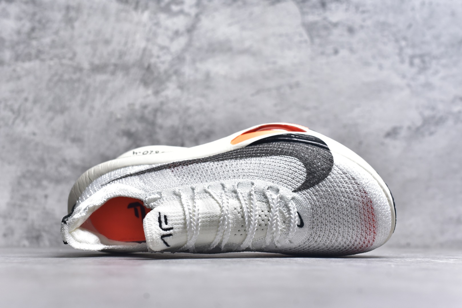 图片[4]-#Nike Zoom VaporFly Next% 3 \”Prototype\” 全新超级马拉松跑鞋 FD8356-100 #鞋款搭载两个Airzoom缓震配置，全掌型碳纤维板，缔造出色推进感；中底ZoomX 泡绵从后跟延伸至鞋头，超强回弹性 尺码：36 36.5 37.5 38 38.5 39 40 40.5 41 42 42.5 43 44 44.5 45 46 Z.D4-选品中心