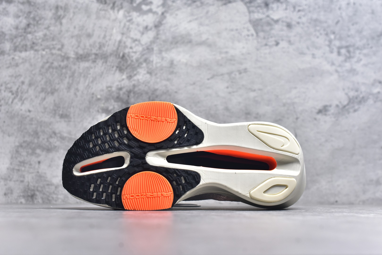 图片[6]-#Nike Zoom VaporFly Next% 3 \”Prototype\” 全新超级马拉松跑鞋 FD8356-100 #鞋款搭载两个Airzoom缓震配置，全掌型碳纤维板，缔造出色推进感；中底ZoomX 泡绵从后跟延伸至鞋头，超强回弹性 尺码：36 36.5 37.5 38 38.5 39 40 40.5 41 42 42.5 43 44 44.5 45 46 Z.D4-选品中心