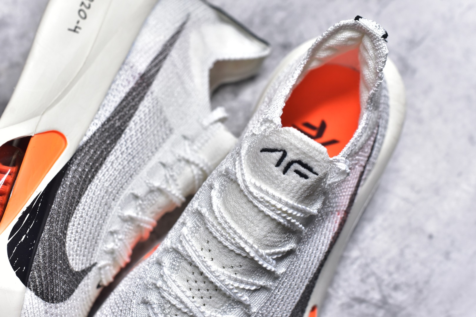 图片[9]-#Nike Zoom VaporFly Next% 3 \”Prototype\” 全新超级马拉松跑鞋 FD8356-100 #鞋款搭载两个Airzoom缓震配置，全掌型碳纤维板，缔造出色推进感；中底ZoomX 泡绵从后跟延伸至鞋头，超强回弹性 尺码：36 36.5 37.5 38 38.5 39 40 40.5 41 42 42.5 43 44 44.5 45 46 Z.D4-选品中心